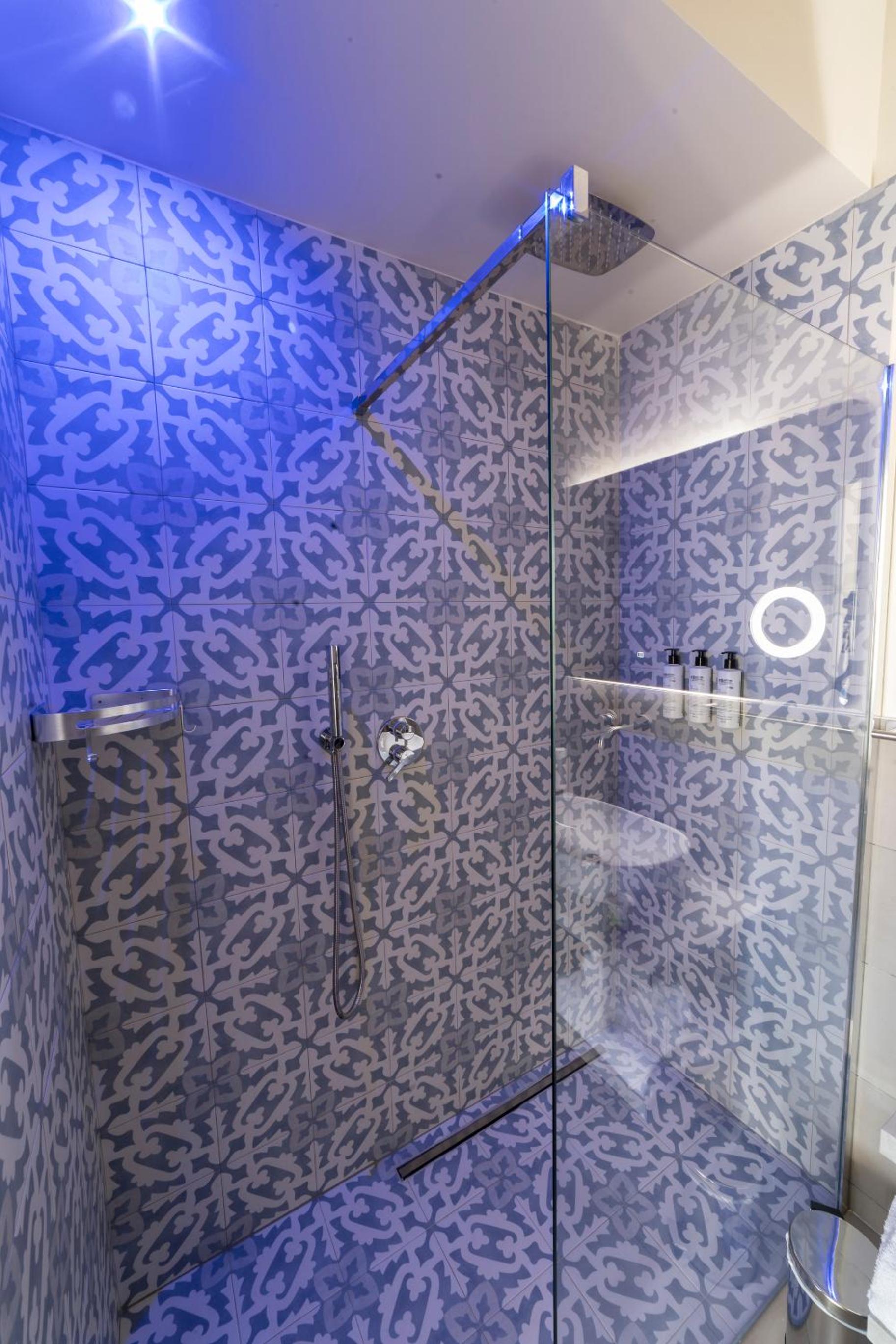 Superior Deluxe Double or Twin Room  - Photo 15