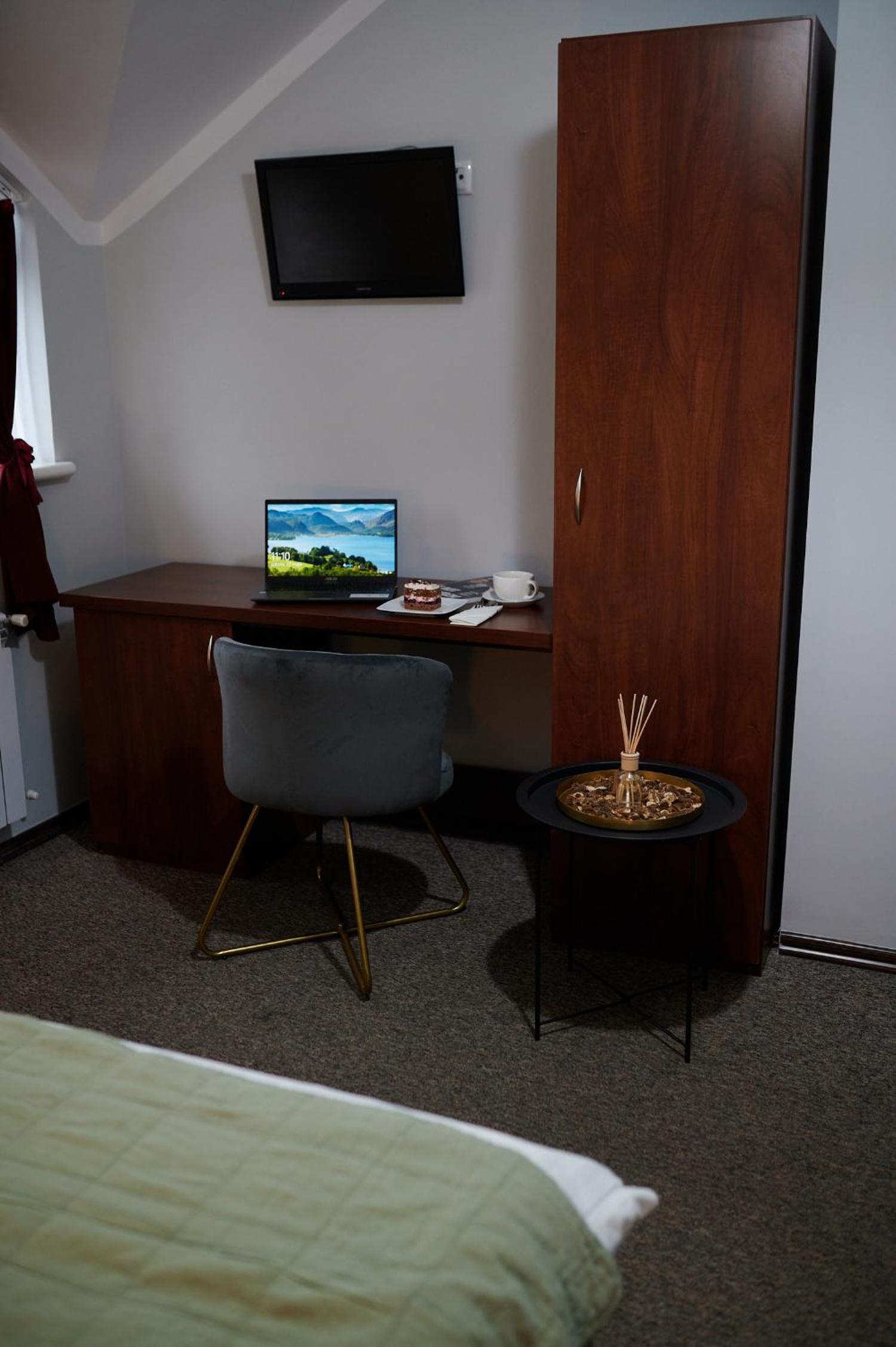 Double Room with Private Bathroom - Photo 4