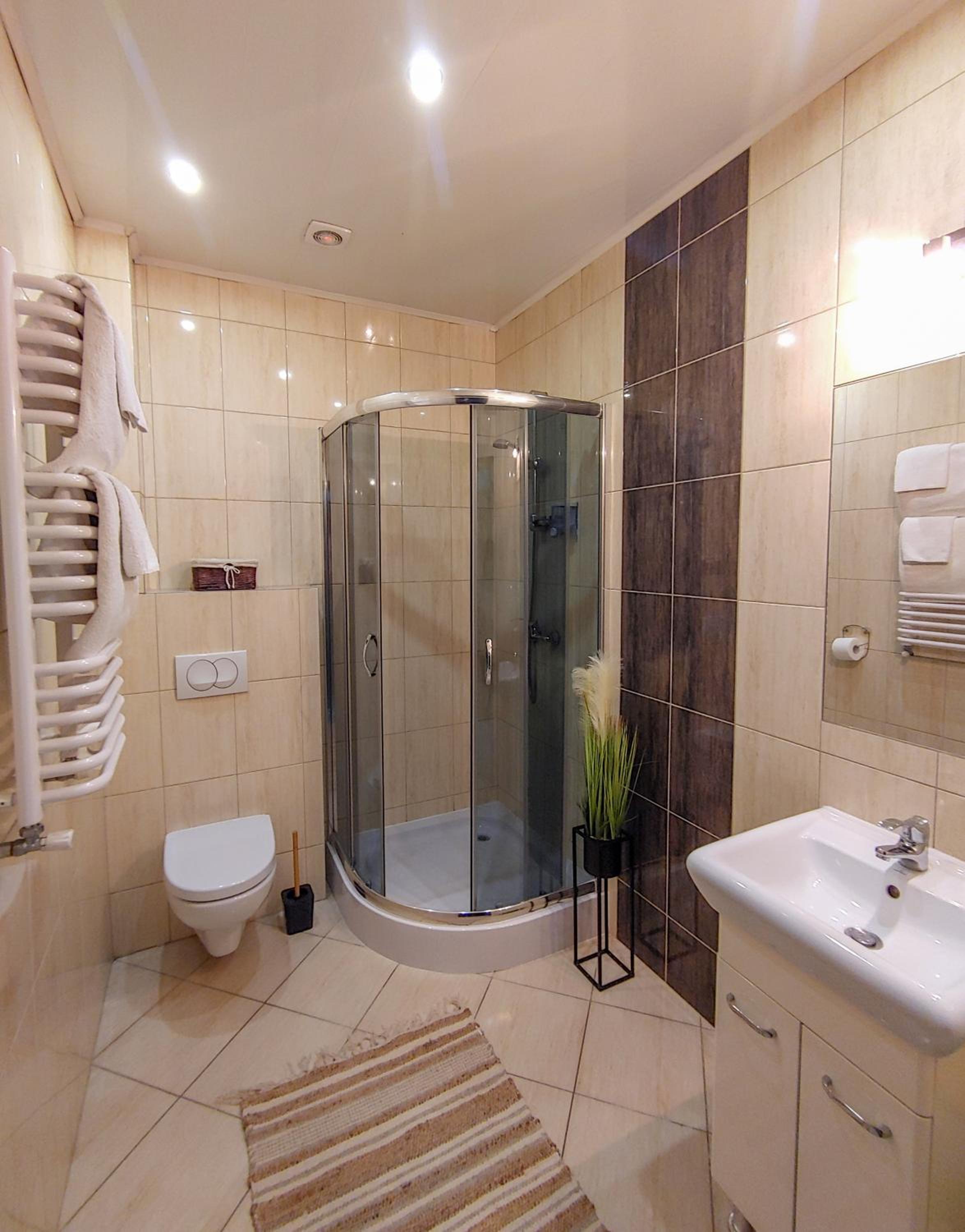 Double Room with Private Bathroom - Photo 2