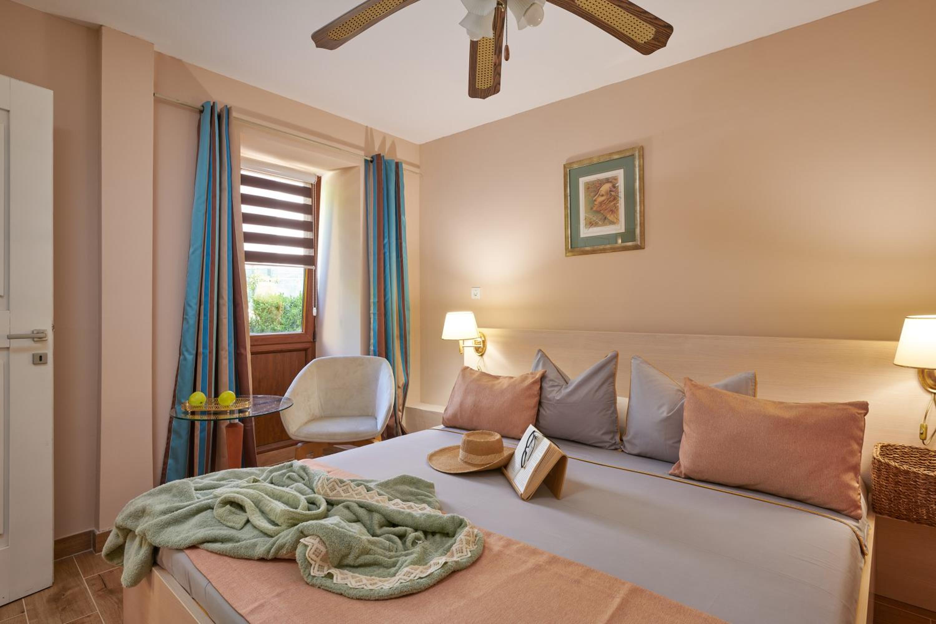 One-Bedroom Apartment with Terrace photo 1