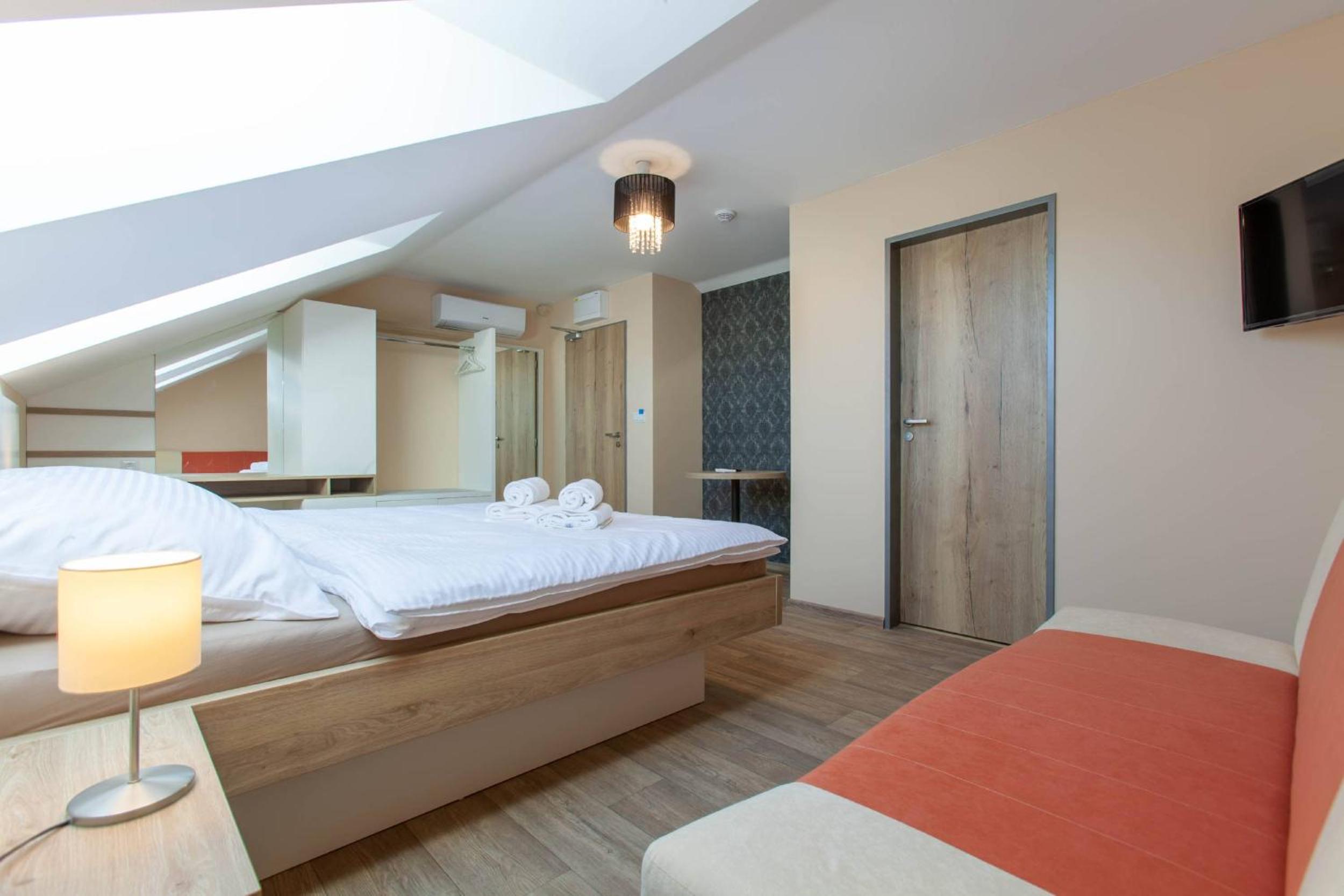 Double Room with Extra Bed photo 2
