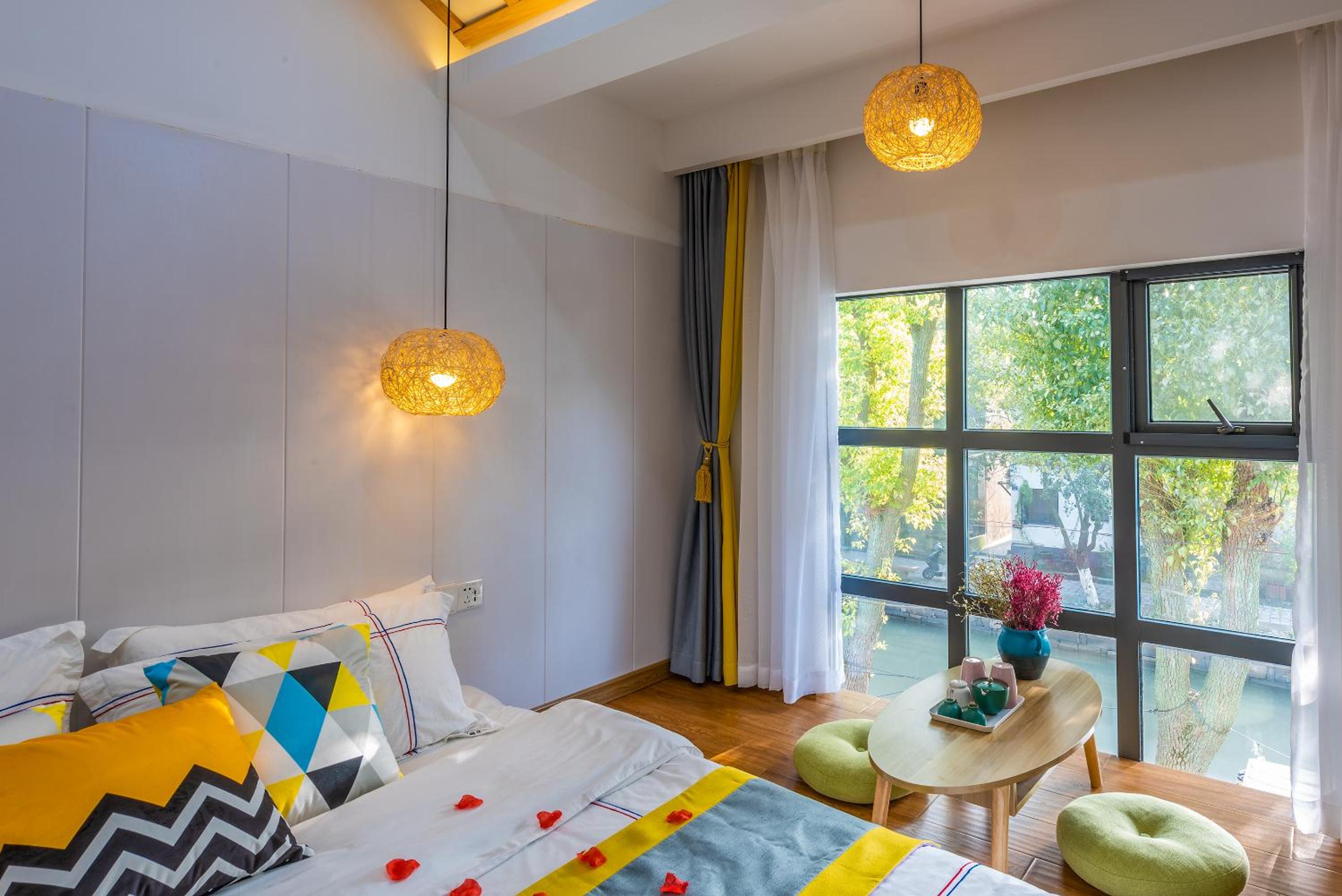 Deluxe Suite with Lake View
