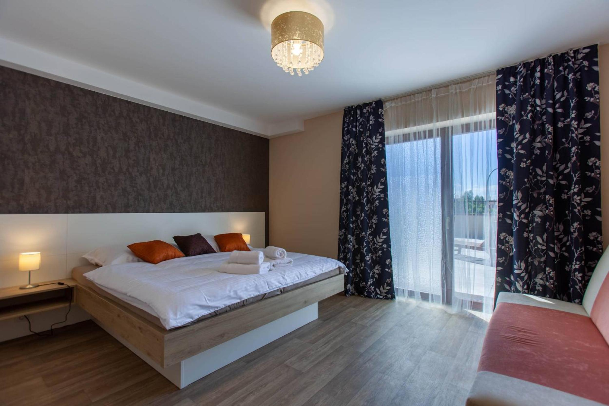 Deluxe Double Room with Extra Bed photo 3