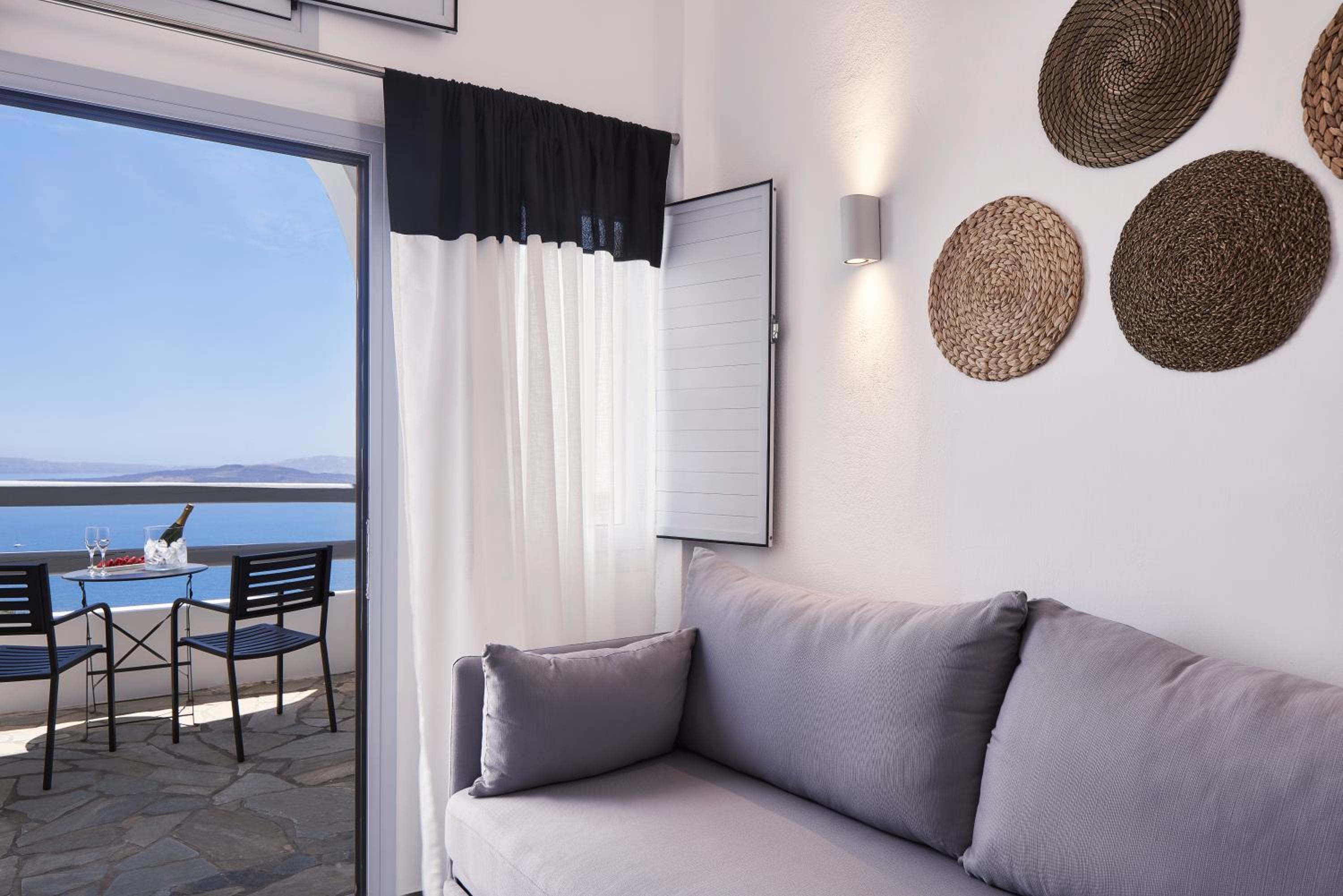 Superior Room with Caldera View - Photo 15