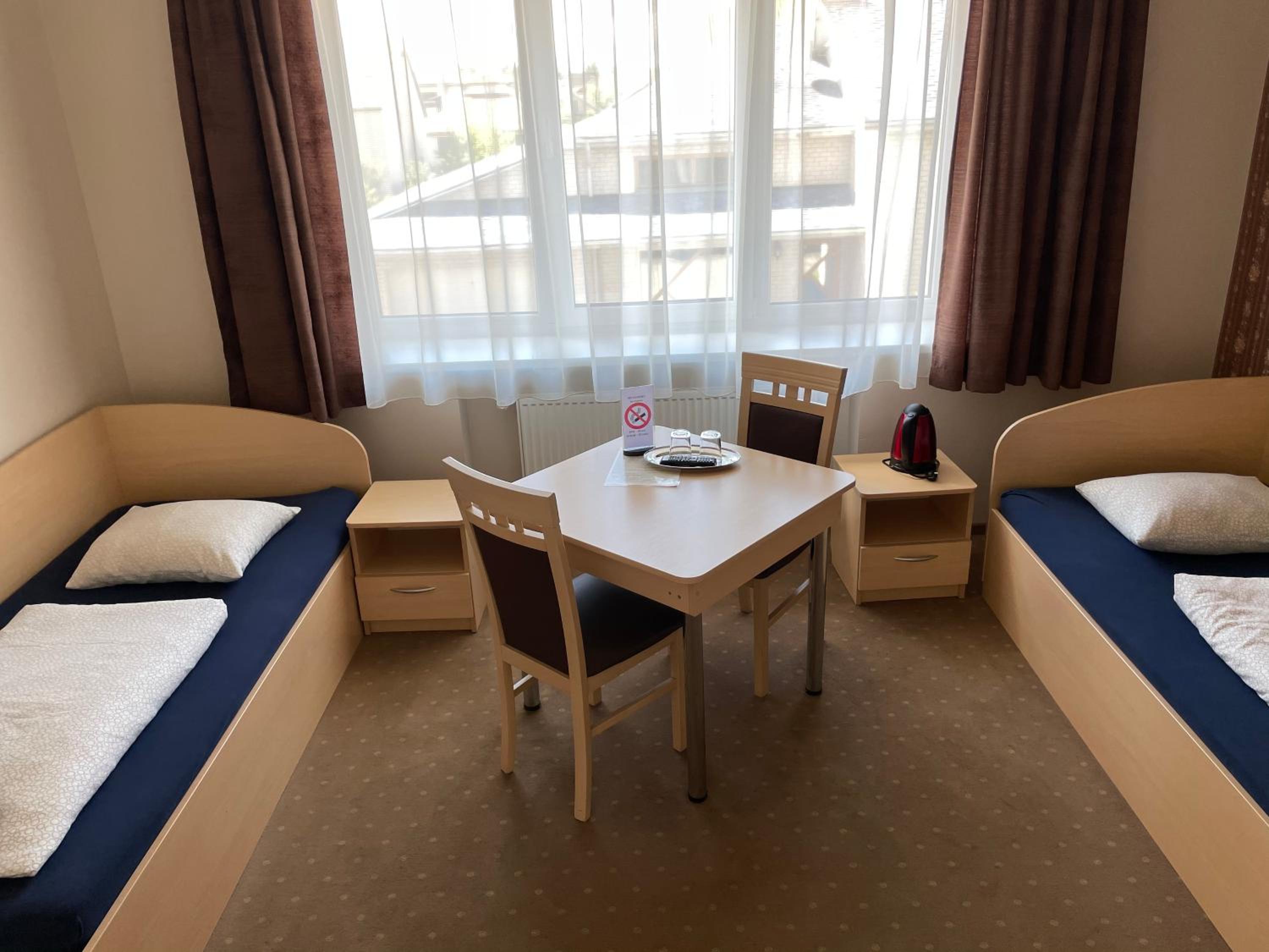Budget Twin Room photo 3