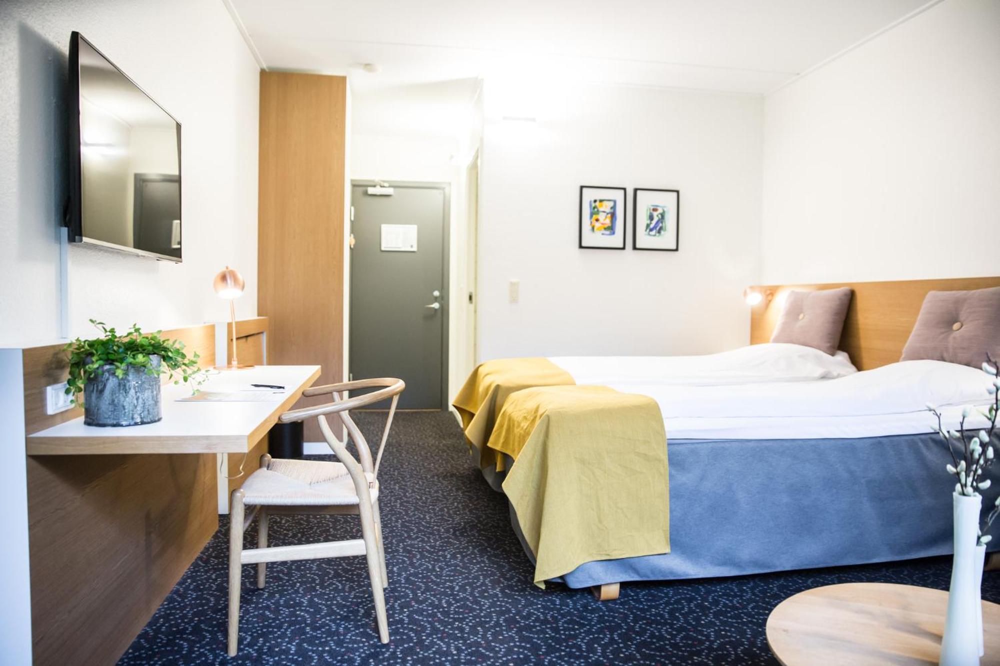 Standard Double or Twin Room - Photo 2