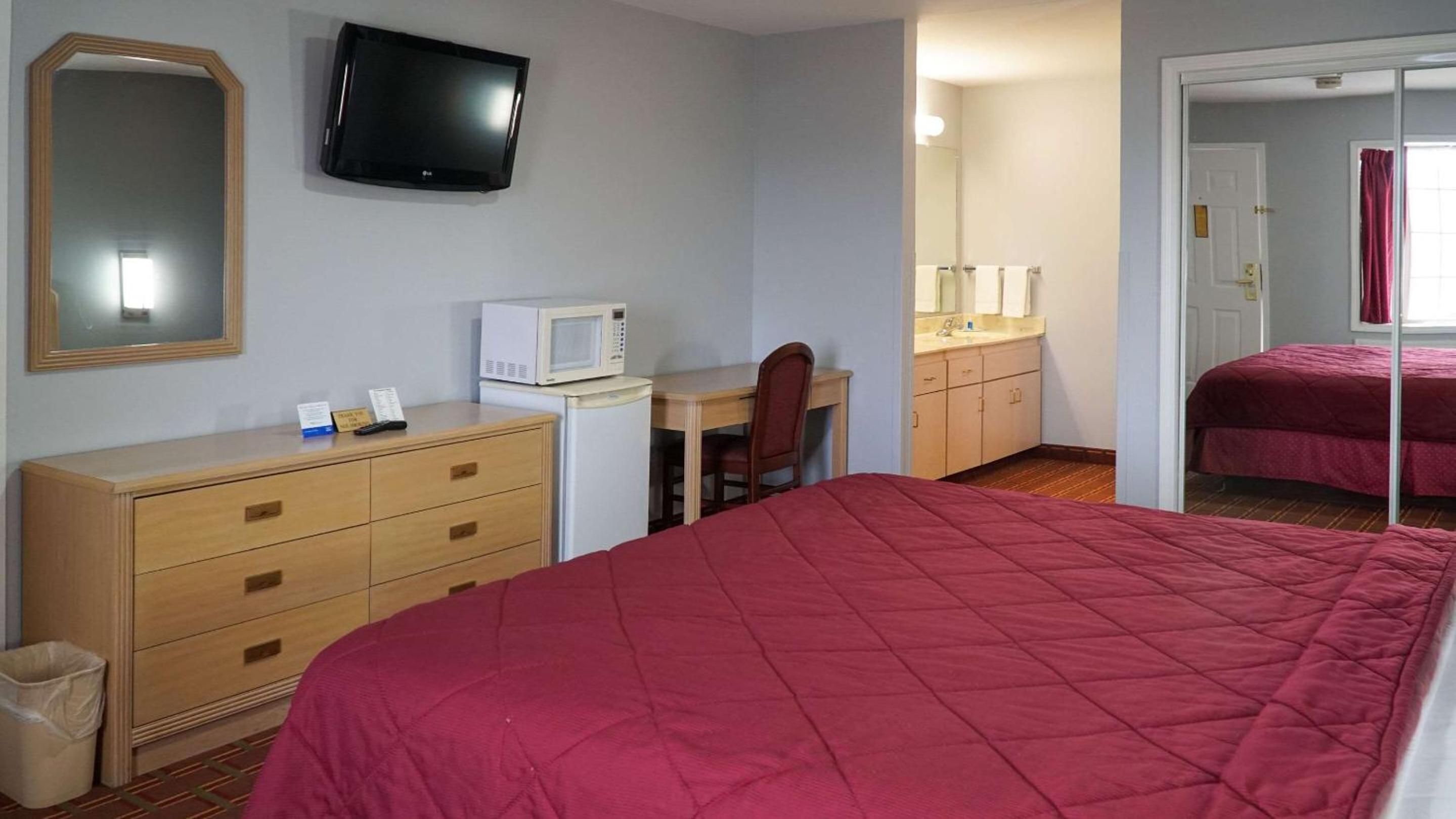 Standard King Room - Non-Smoking  - Photo 5