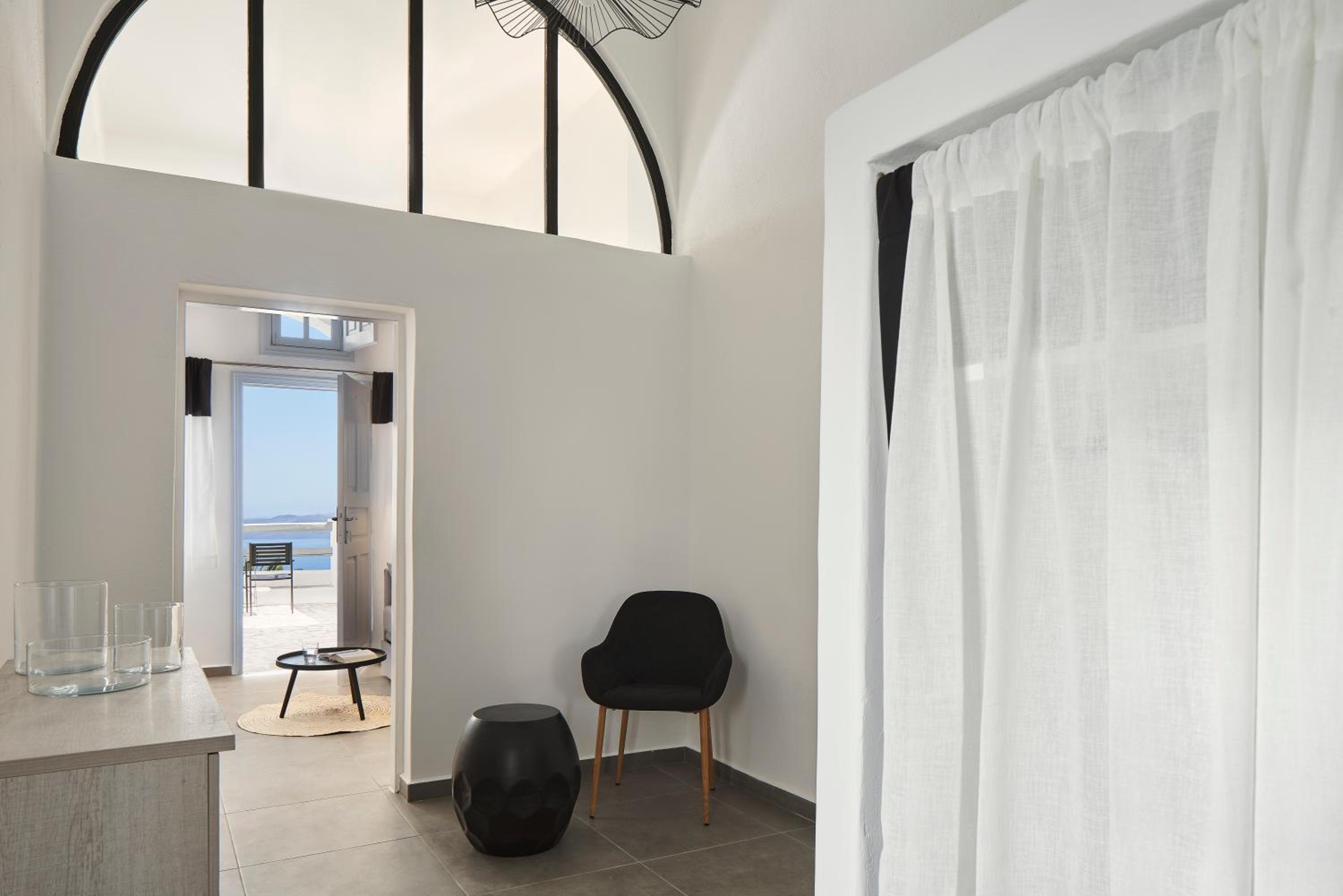 Superior Room with Caldera View - Photo 14