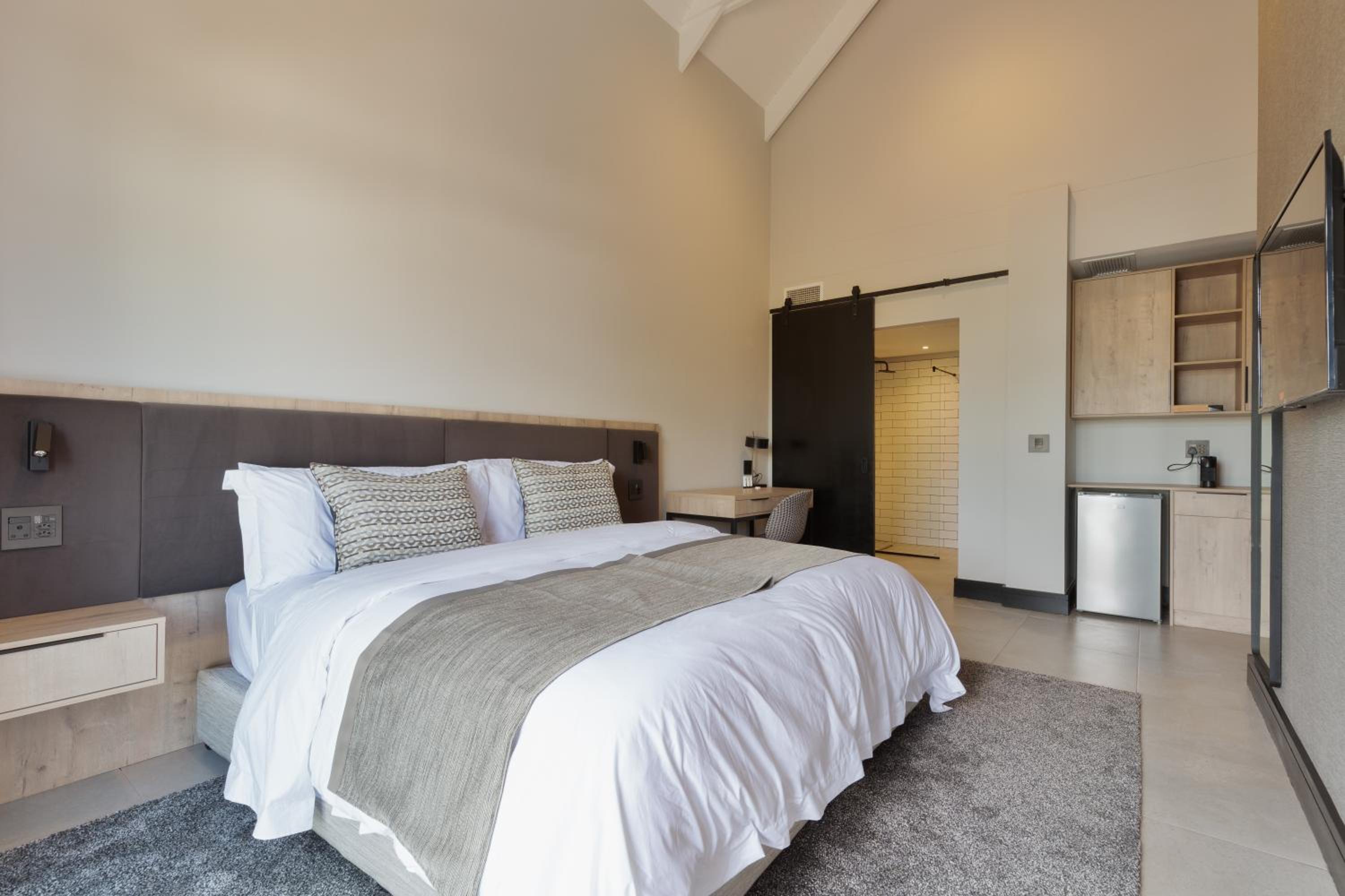 Executive Room - Photo 1