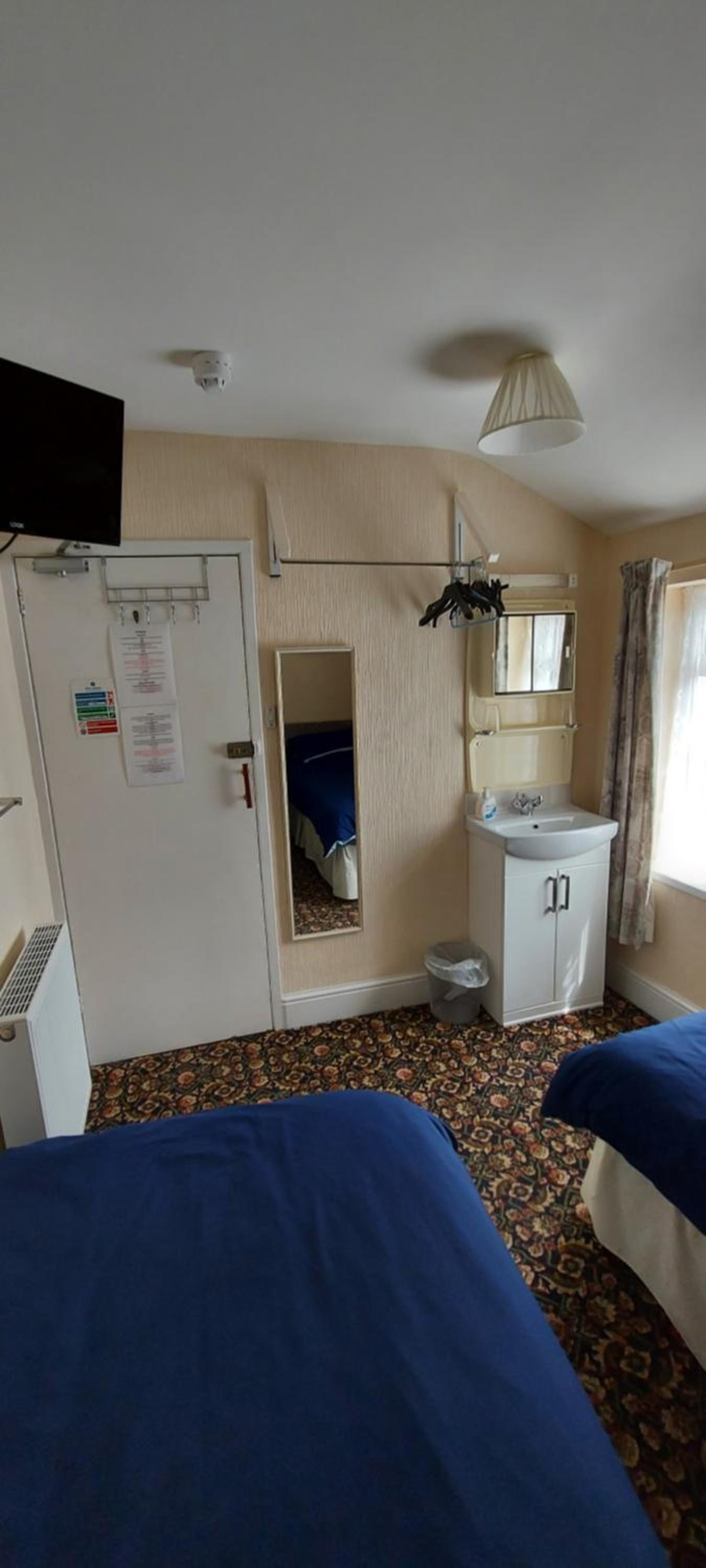 Standard Twin Room with Shared Bathroom