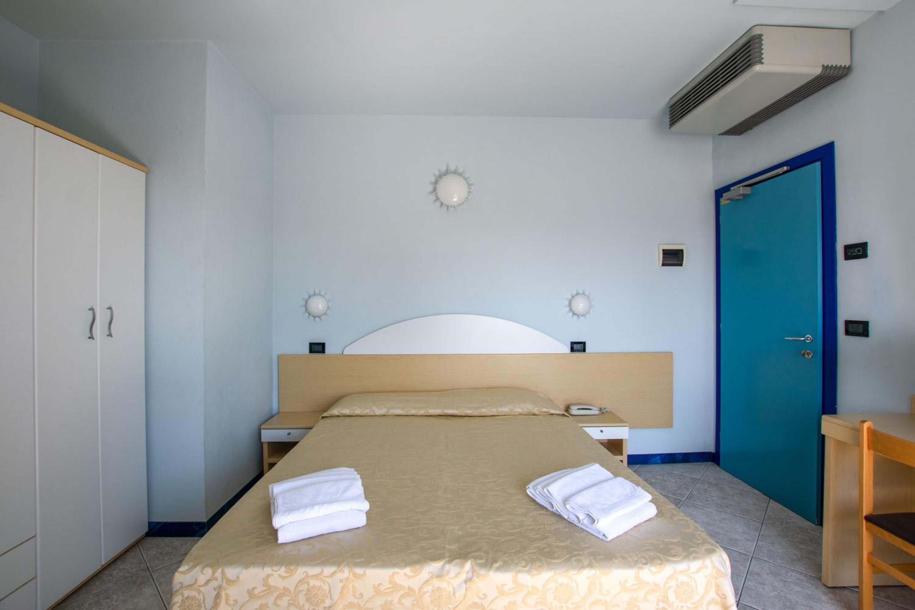 Twin Room - Photo 7