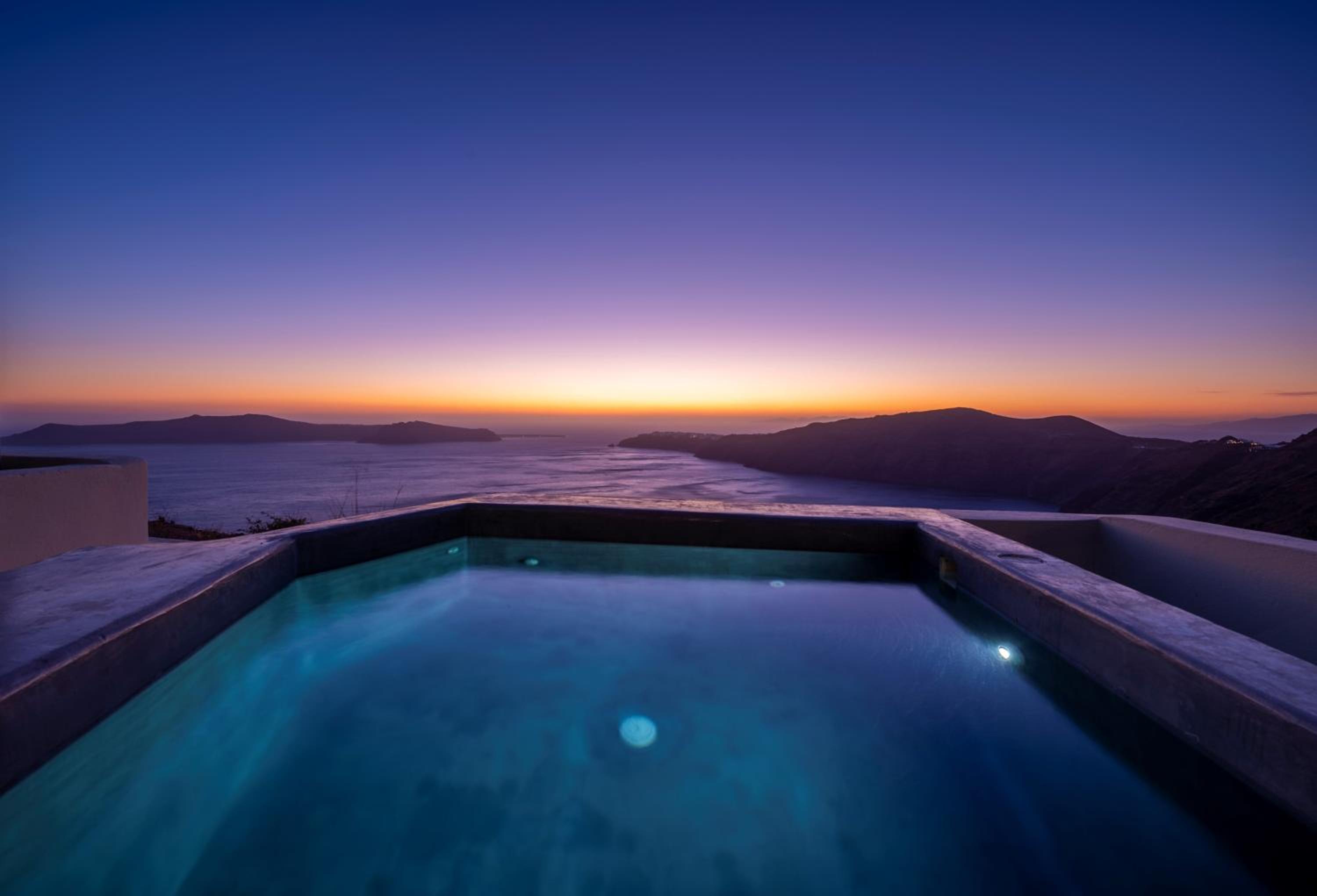 Junior Suite With Outdoor Hot Tub And Caldera View photo 2