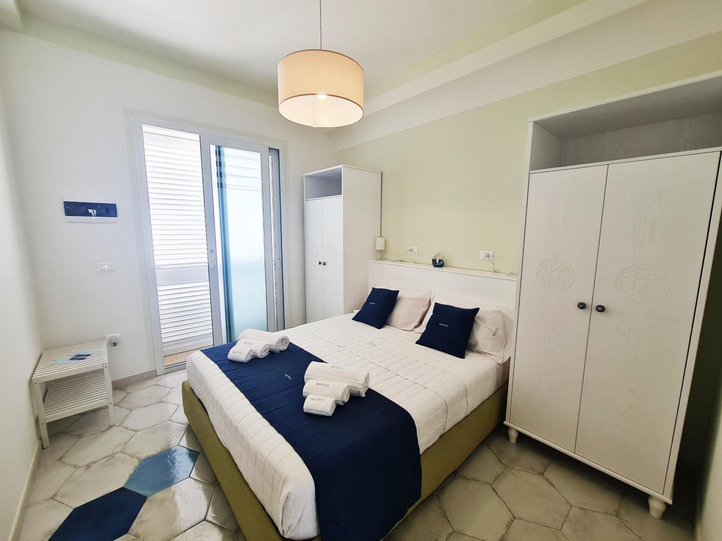 One-Bedroom Apartment - Photo 4