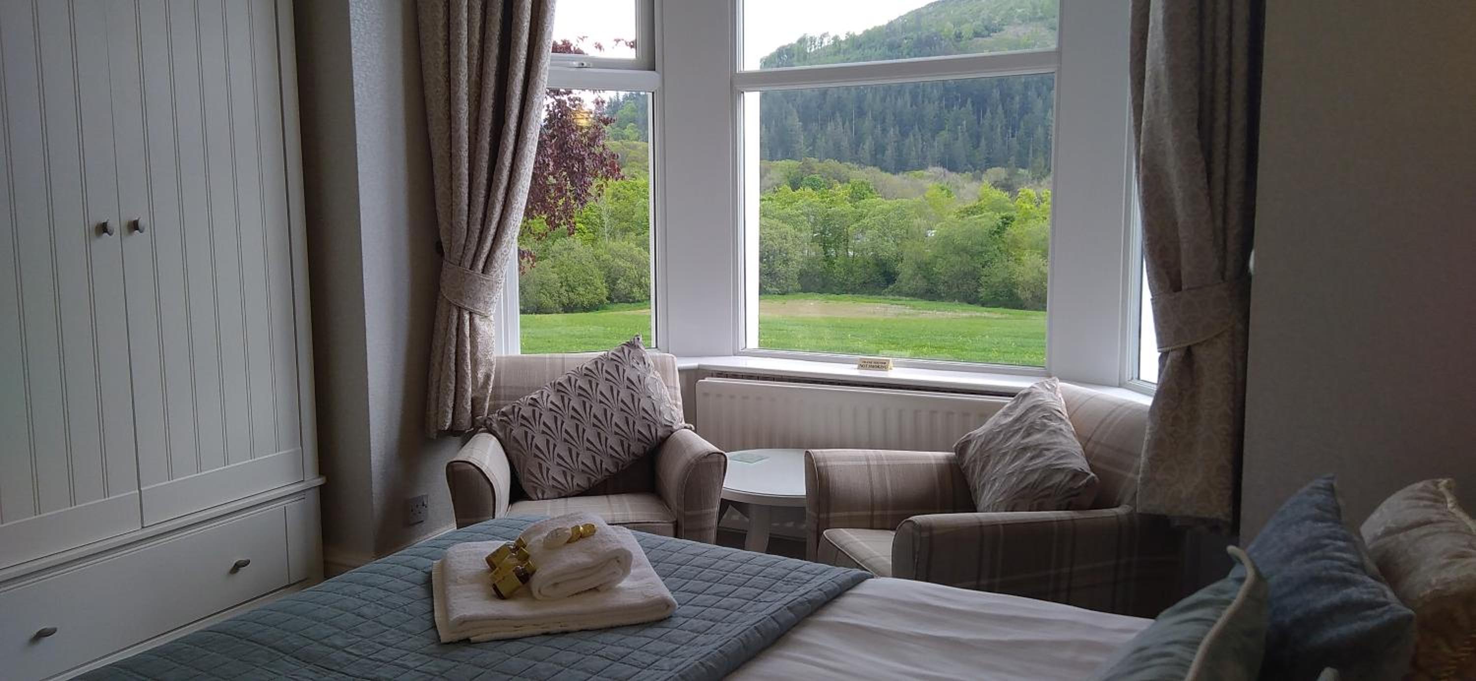 Superior Super King or Twin Room with Countryside and Mountain Views photo 3