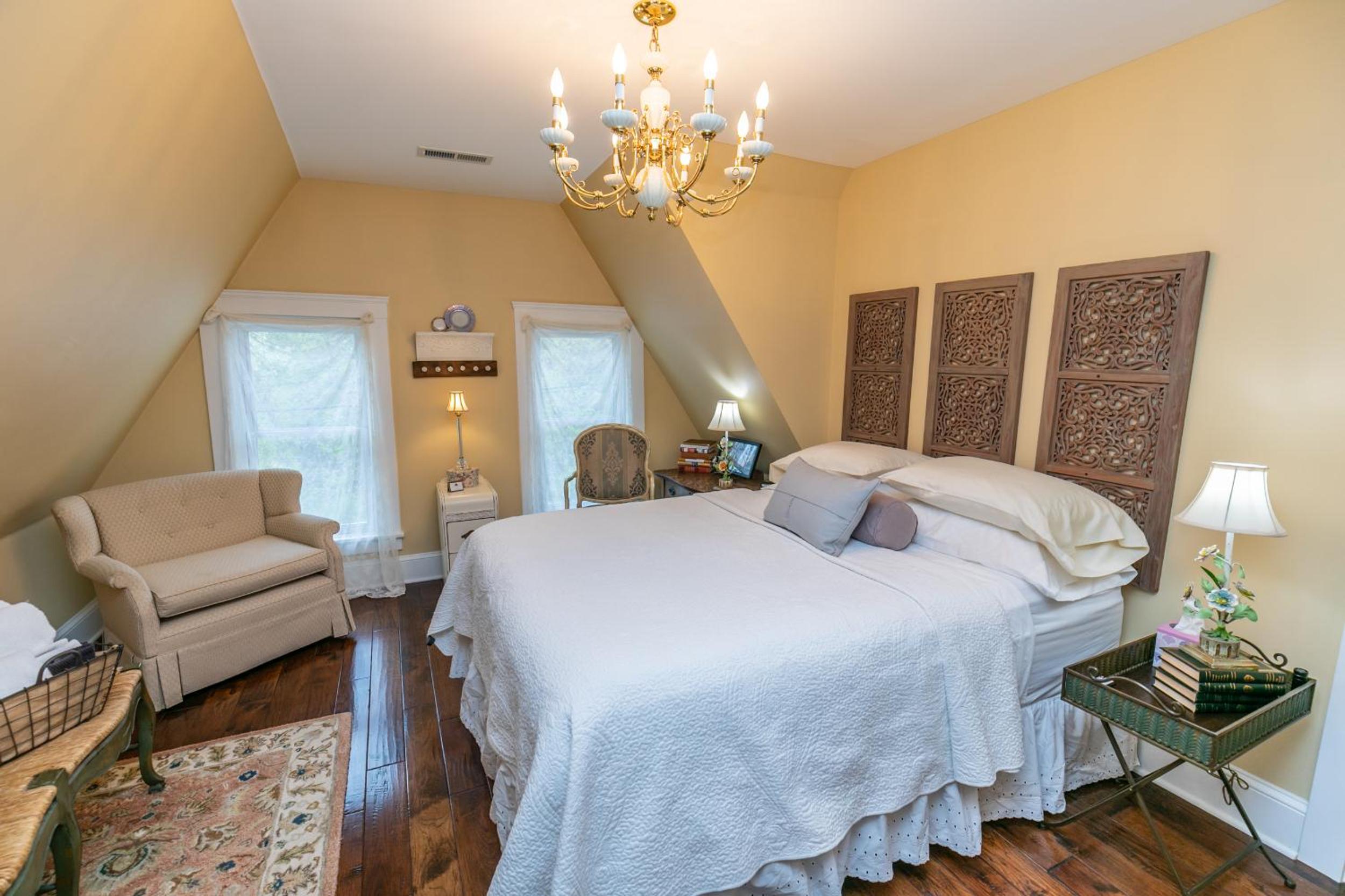 Queen Room photo 1