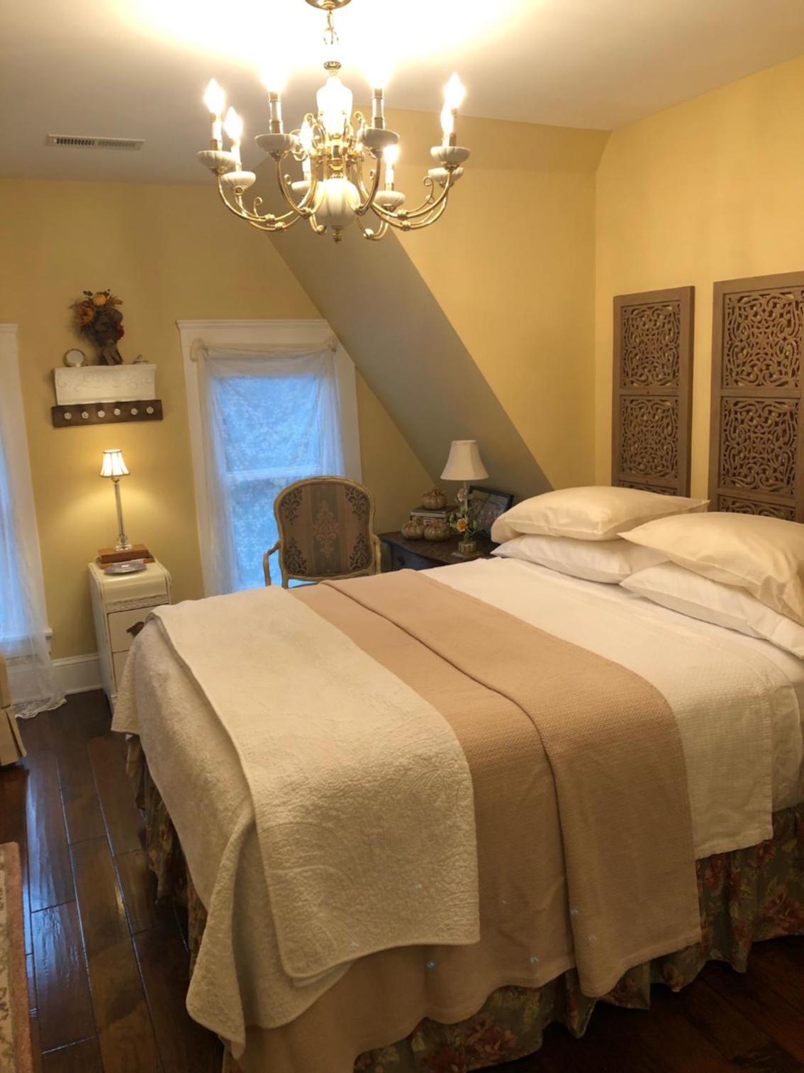 Queen Room photo 3