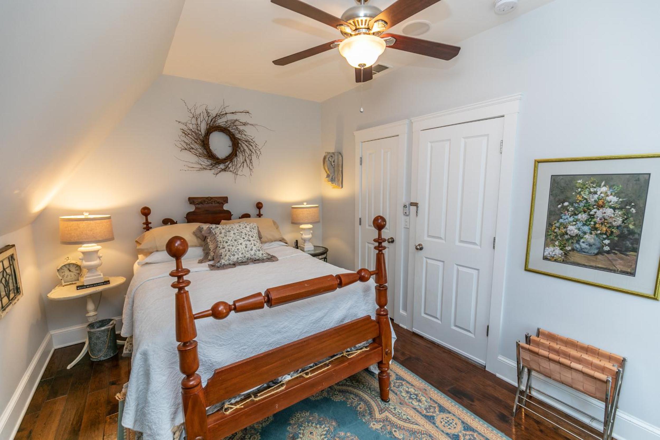 Standard Queen Room photo 2