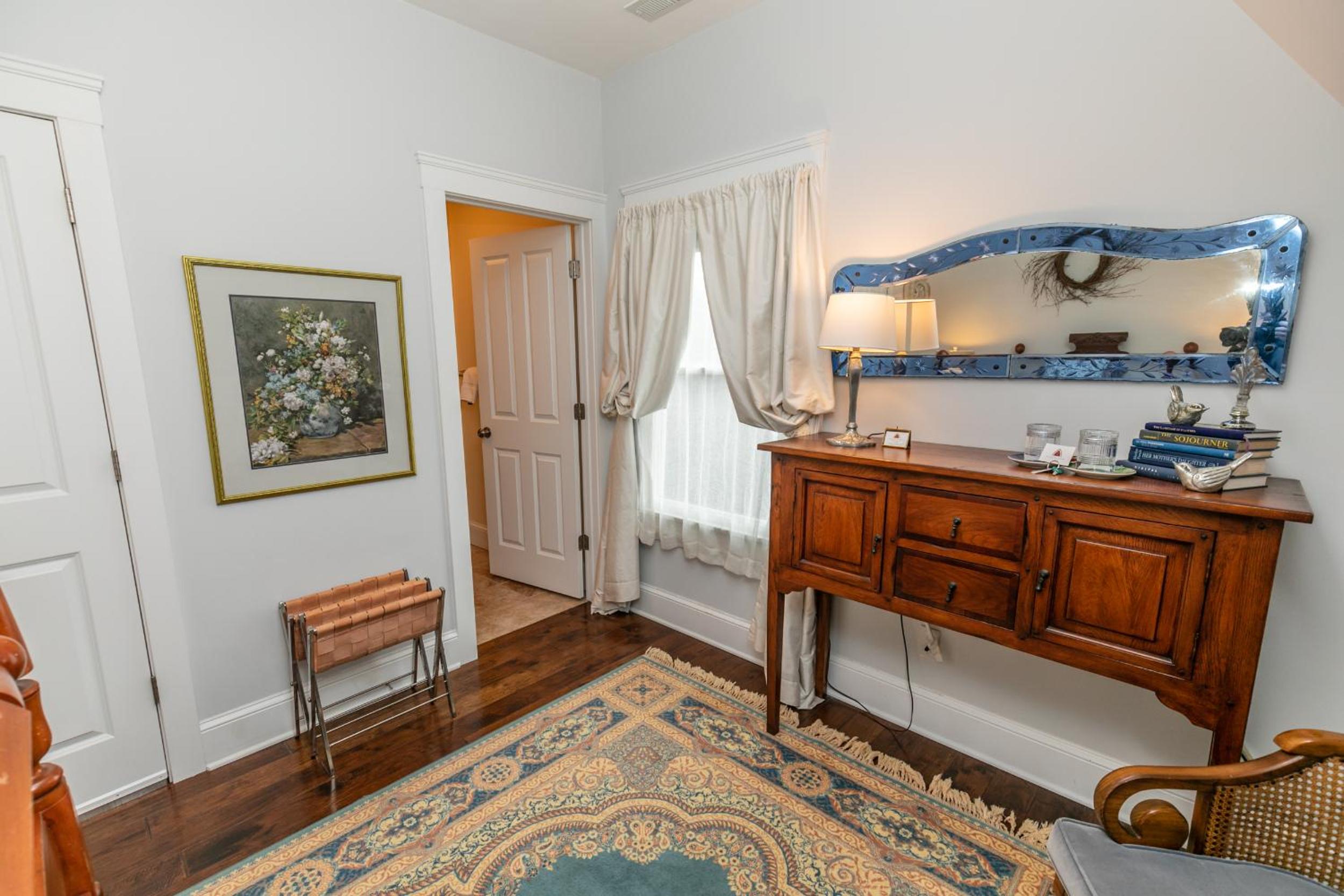 Standard Queen Room photo 3