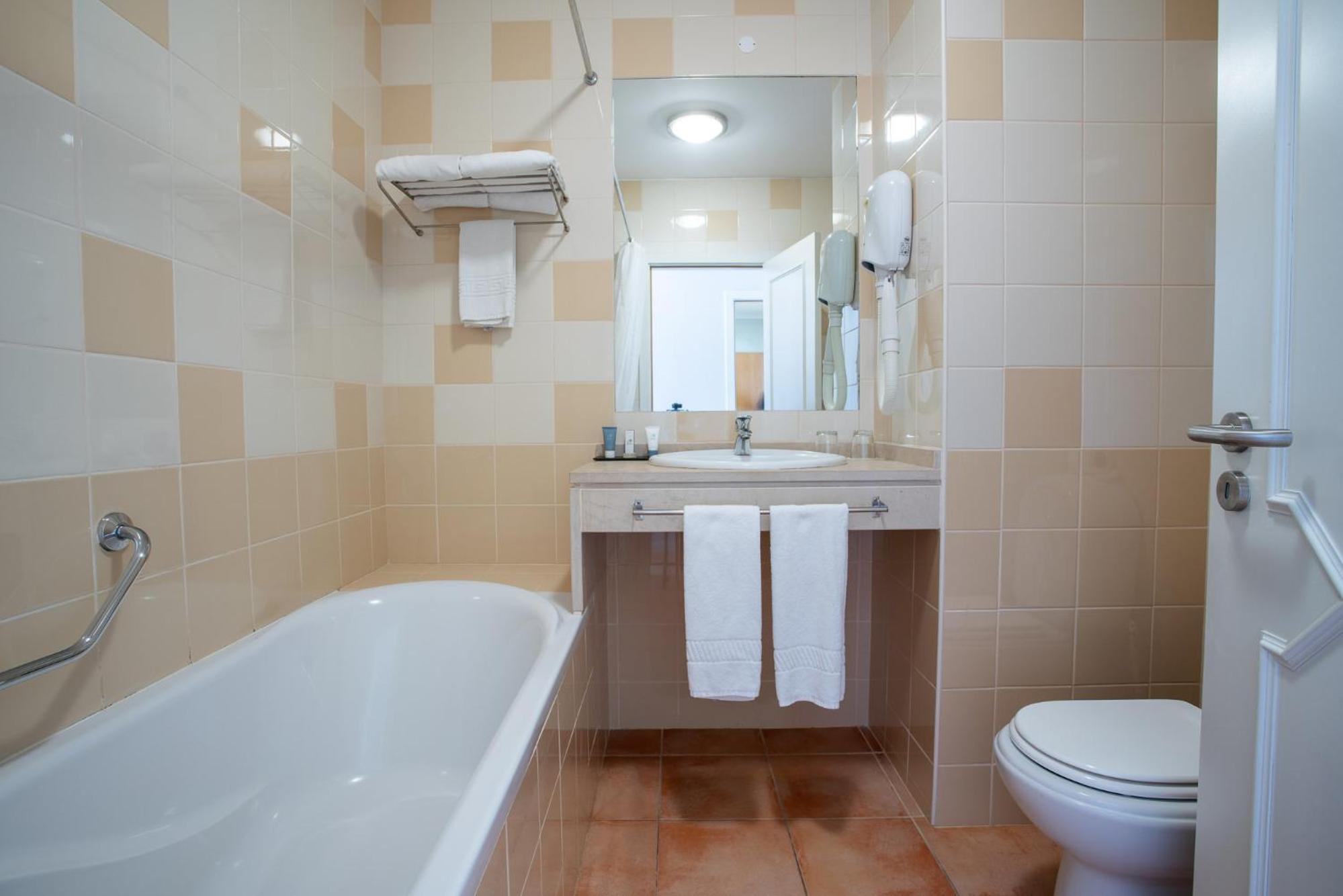 One-Bedroom Apartment (2 Adults + 2 Children) - Photo 6