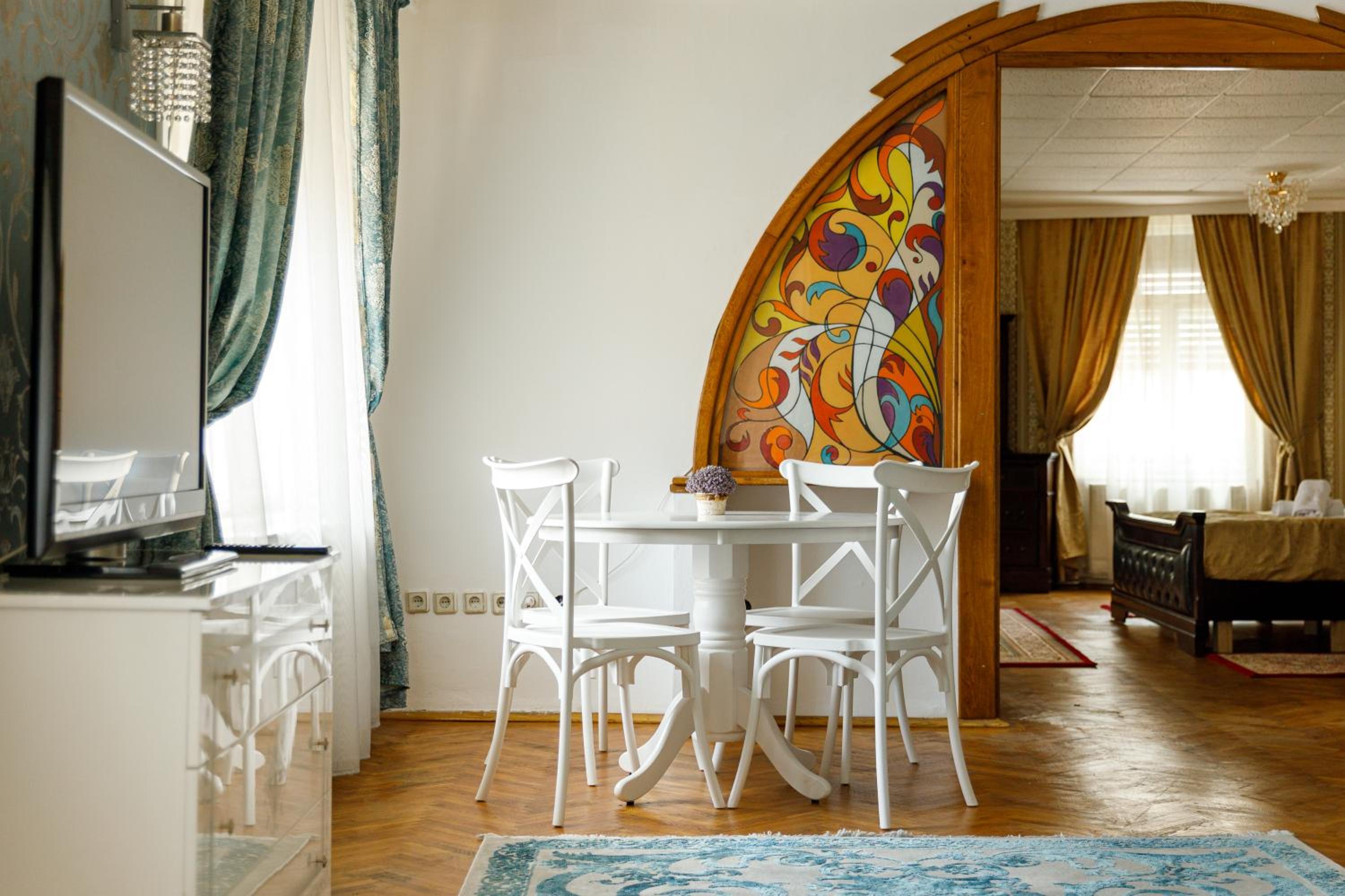 Two-Bedroom Apartment - Photo 3