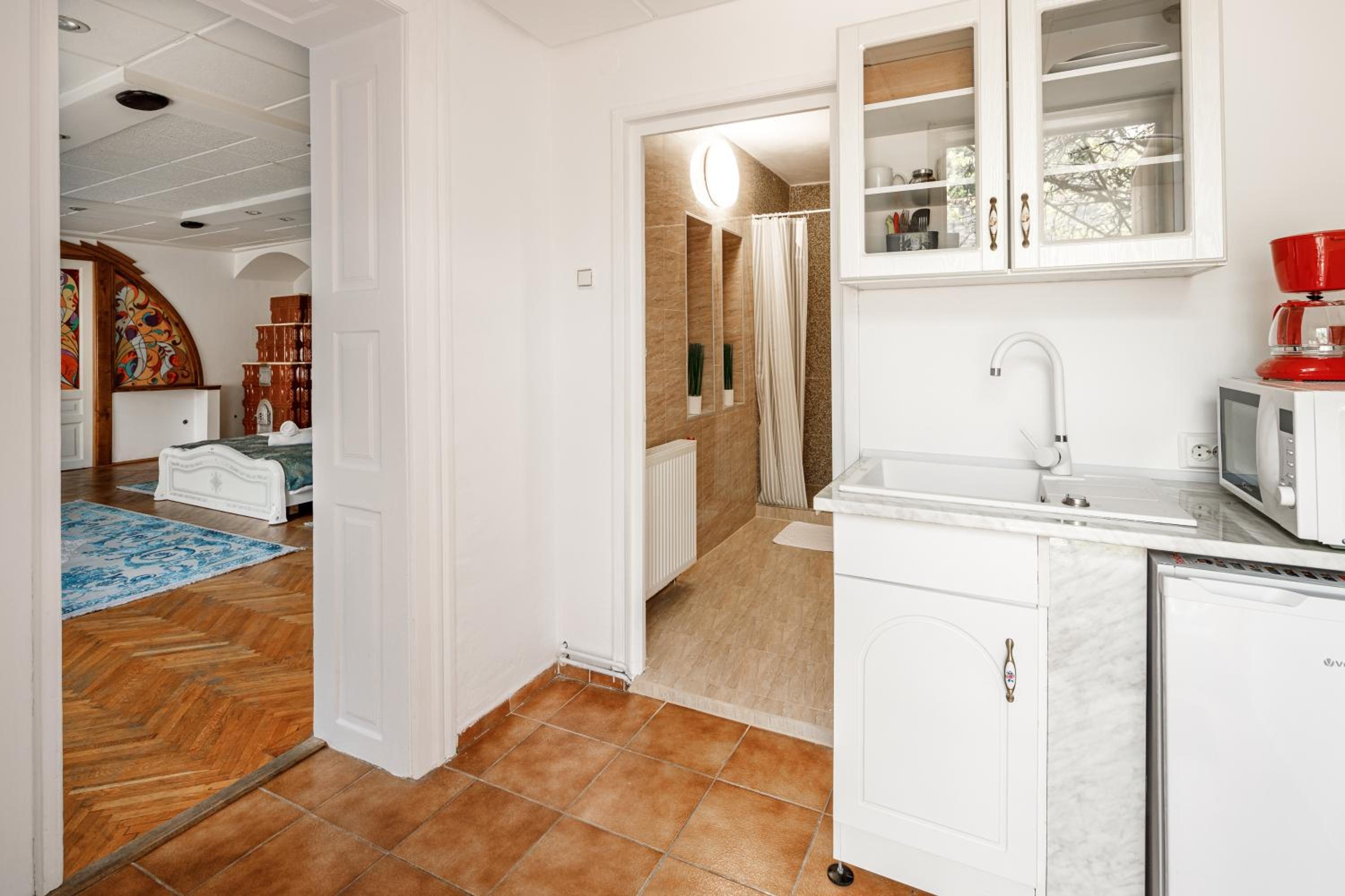 Two-Bedroom Apartment - Photo 9