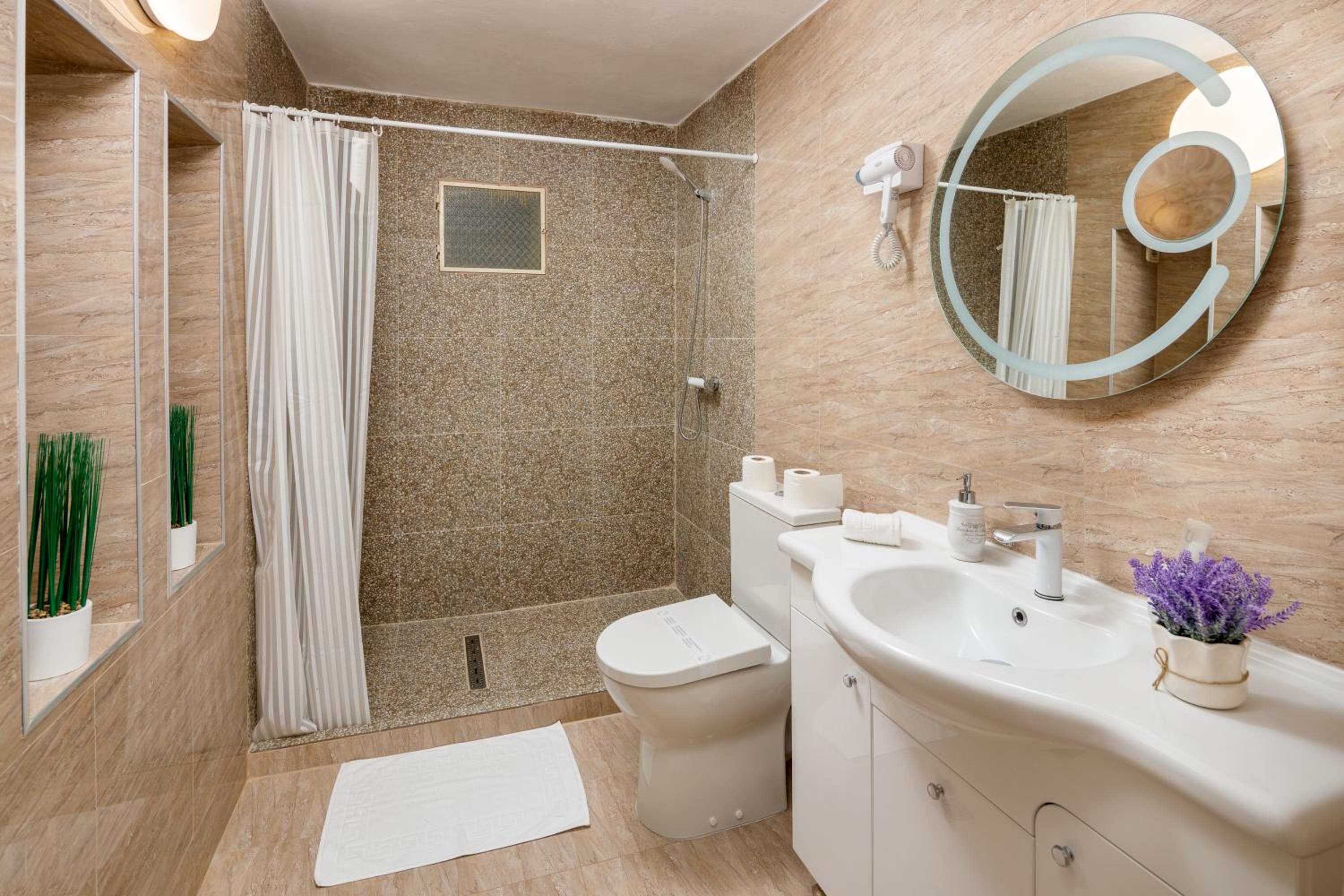 Two-Bedroom Apartment - Photo 20