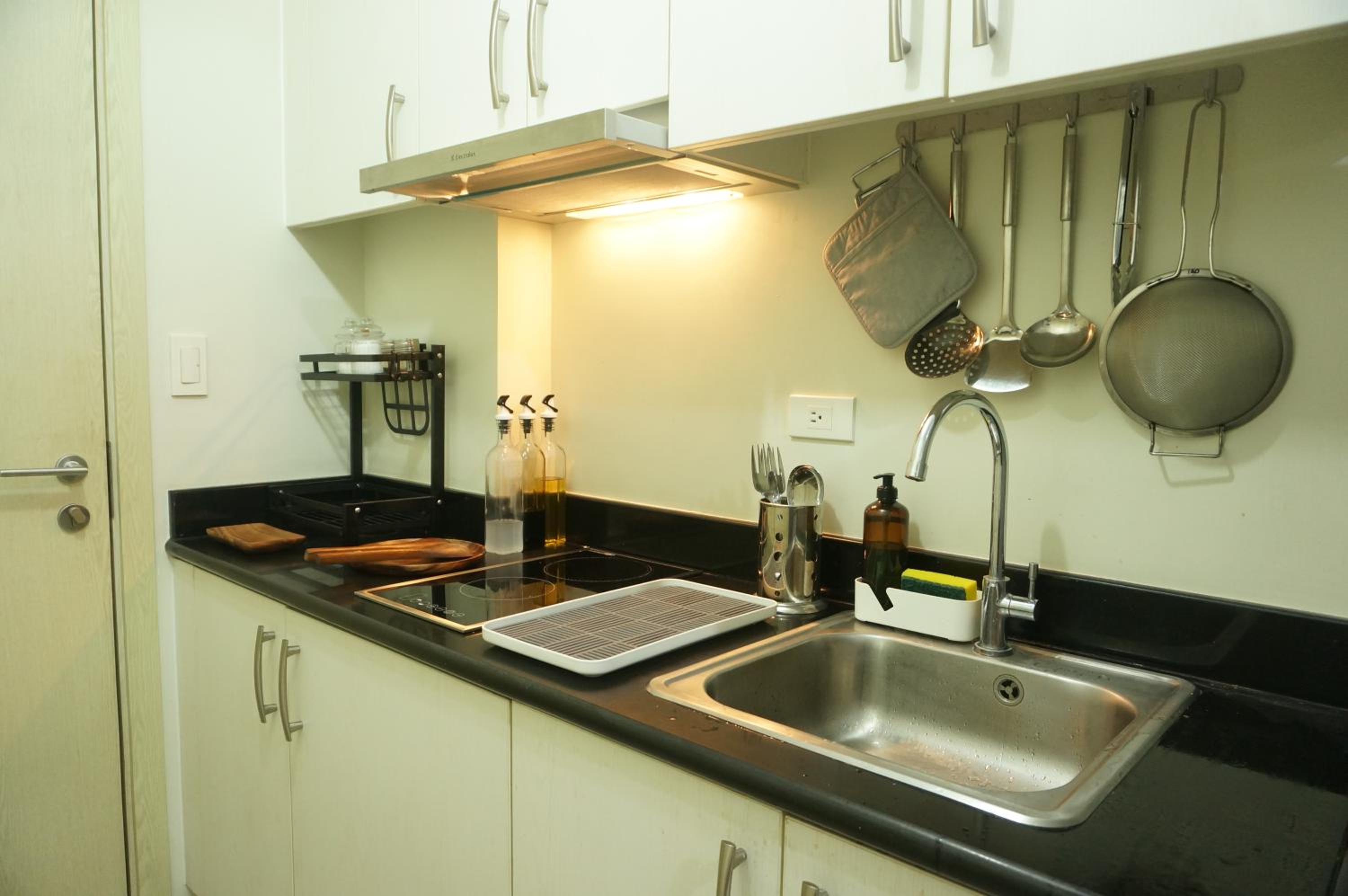 One-Bedroom Apartment - Photo 2
