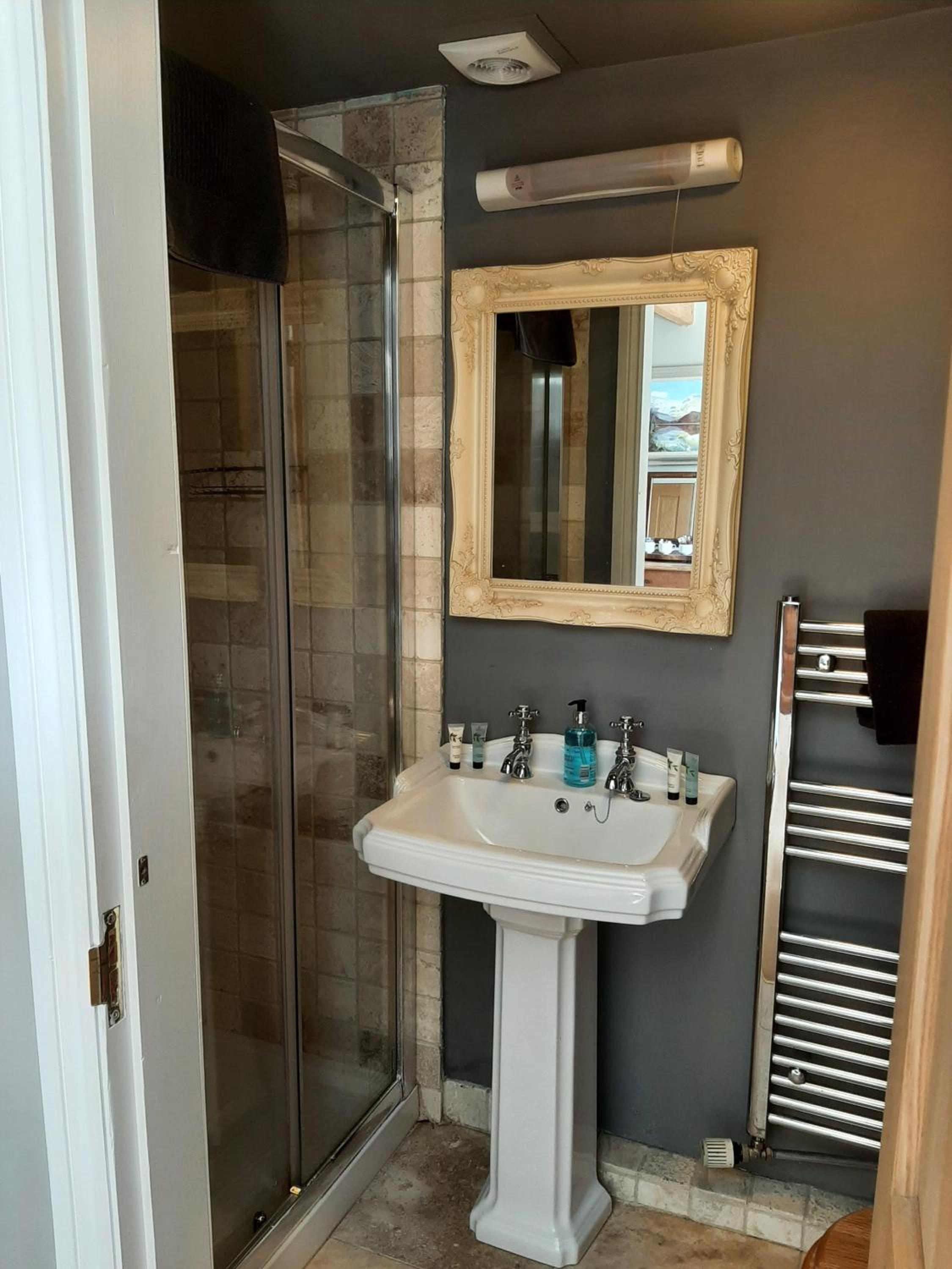 Double Room with Private Bathroom photo 2