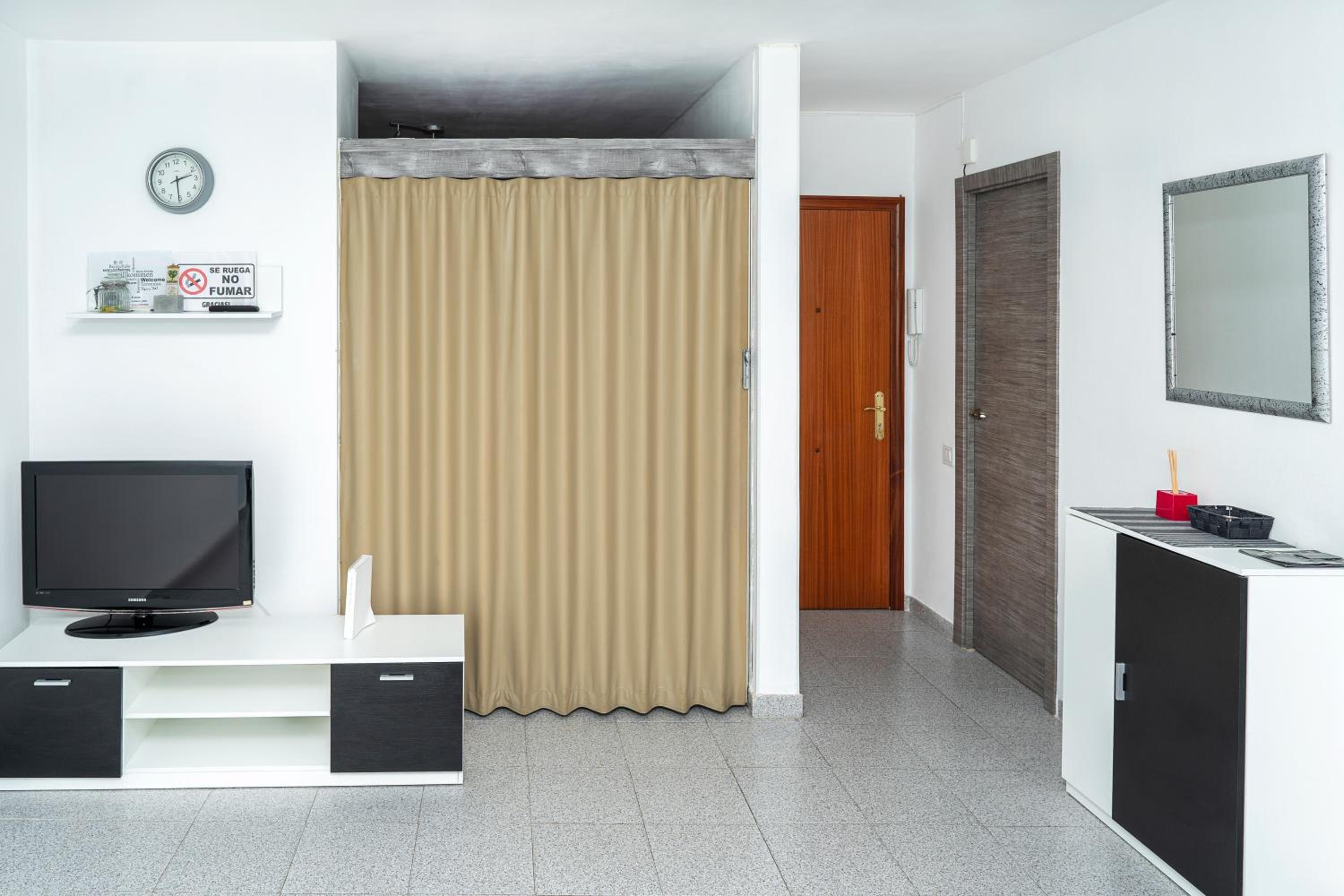 One-Bedroom Apartment - Photo 11