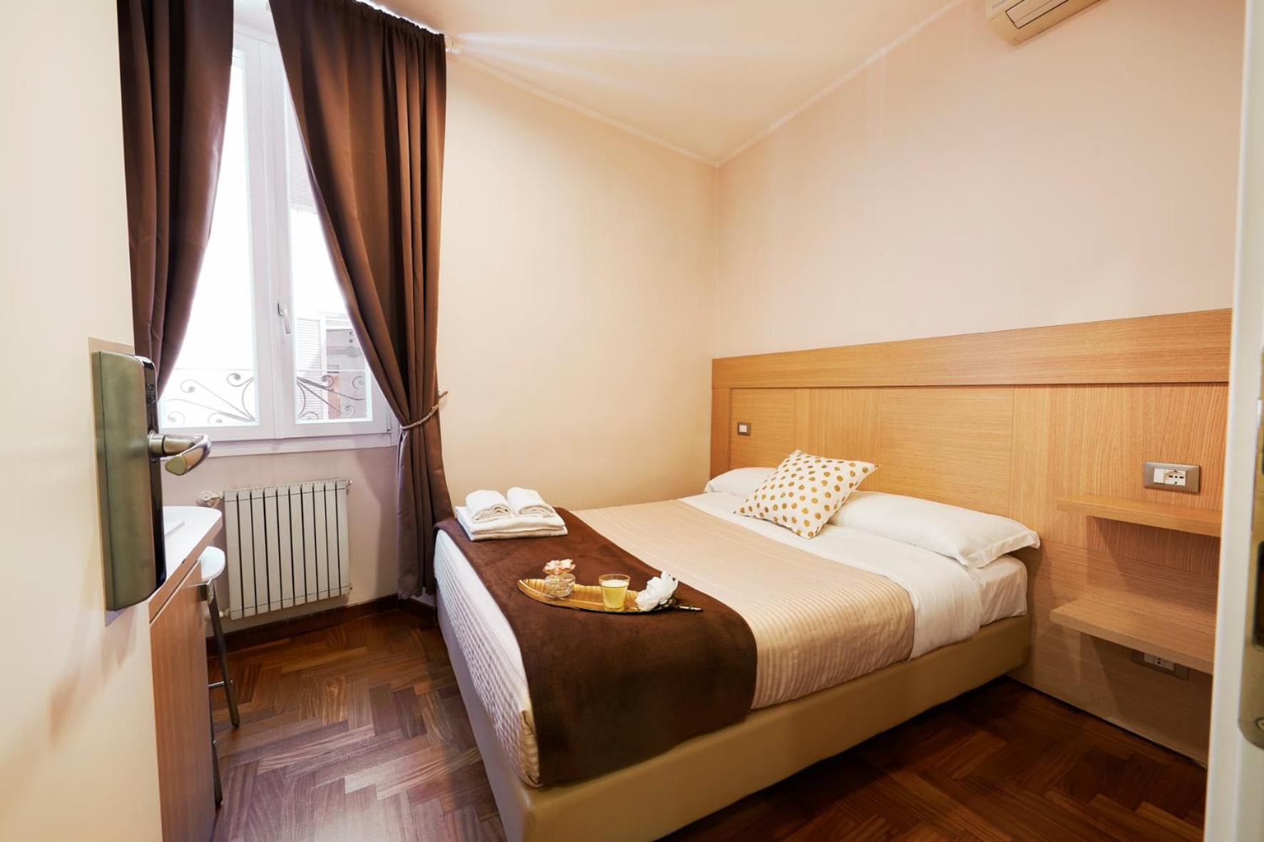Single Room with Private External Bathroom photo 1