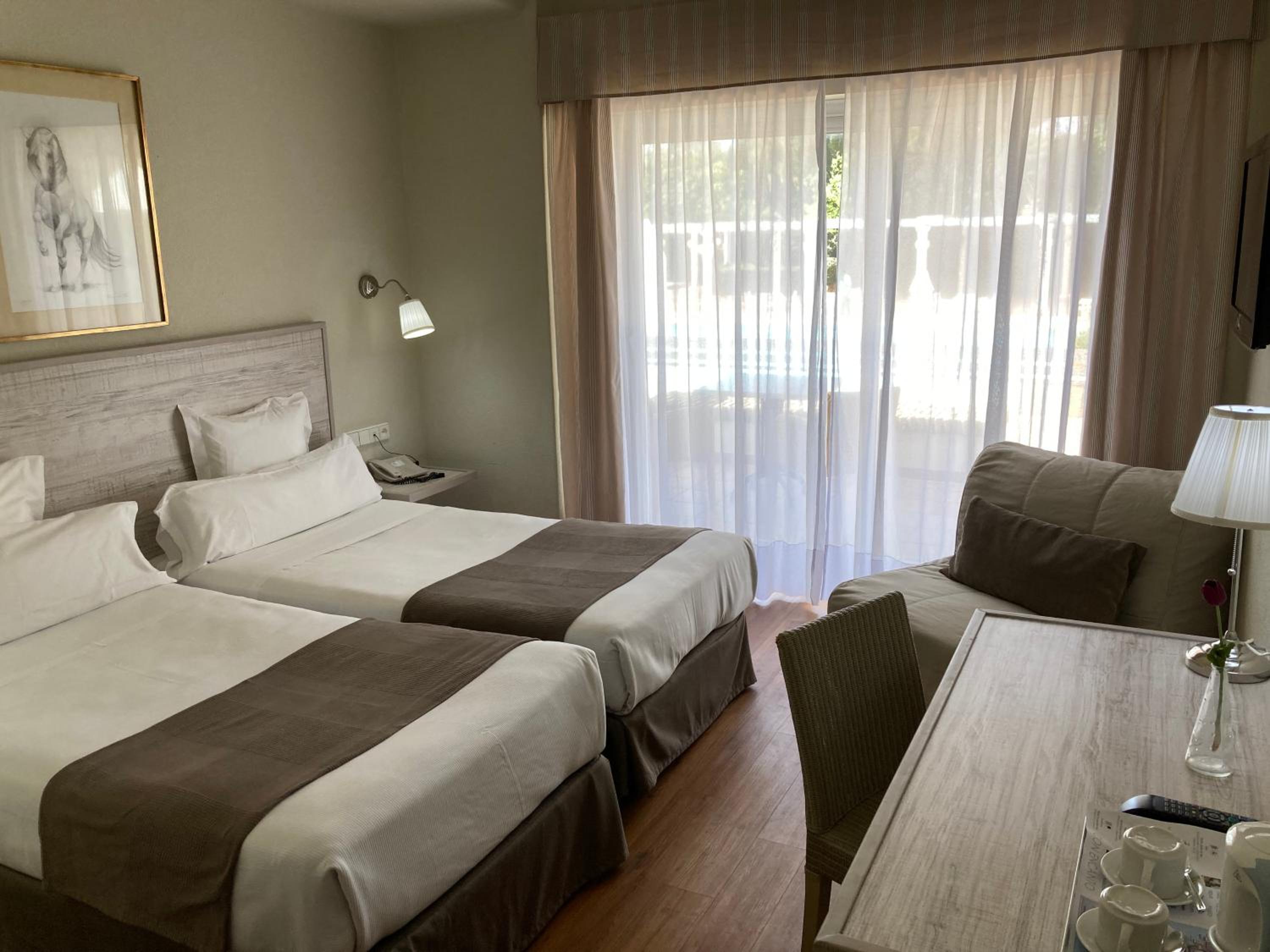 Habitación Doble o con Dos Camas con Cama Extra (2 Adultos + 1 Niño)