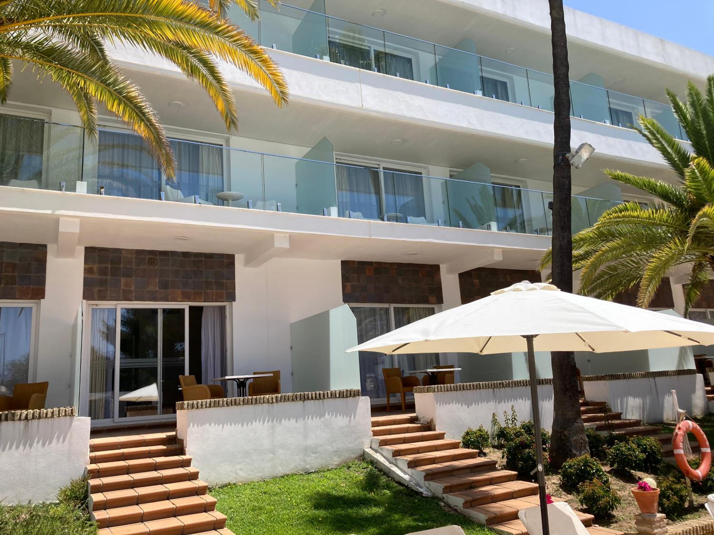 Double or Twin Room with Pool View - Photo 12