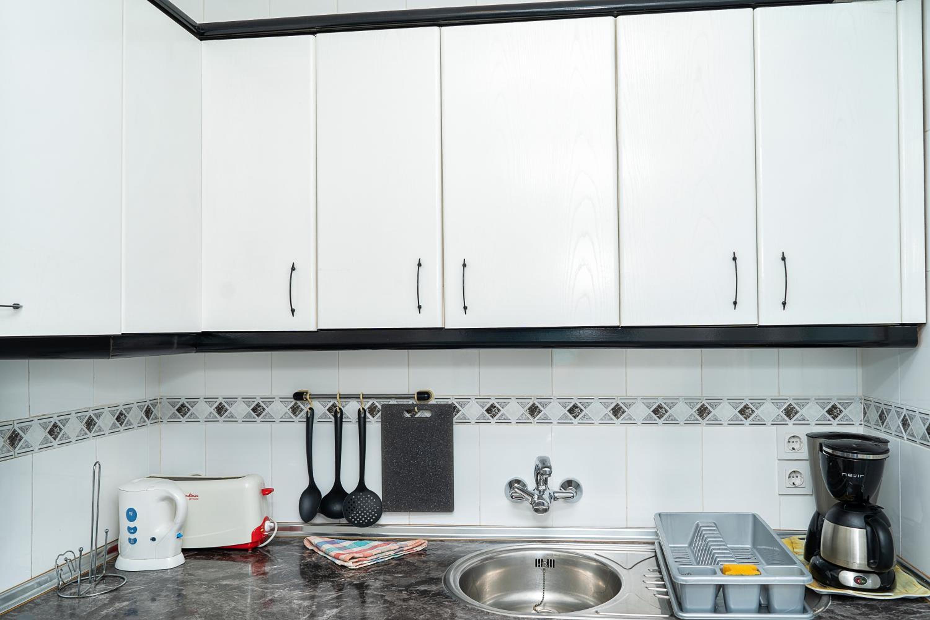 One-Bedroom Apartment - Photo 9