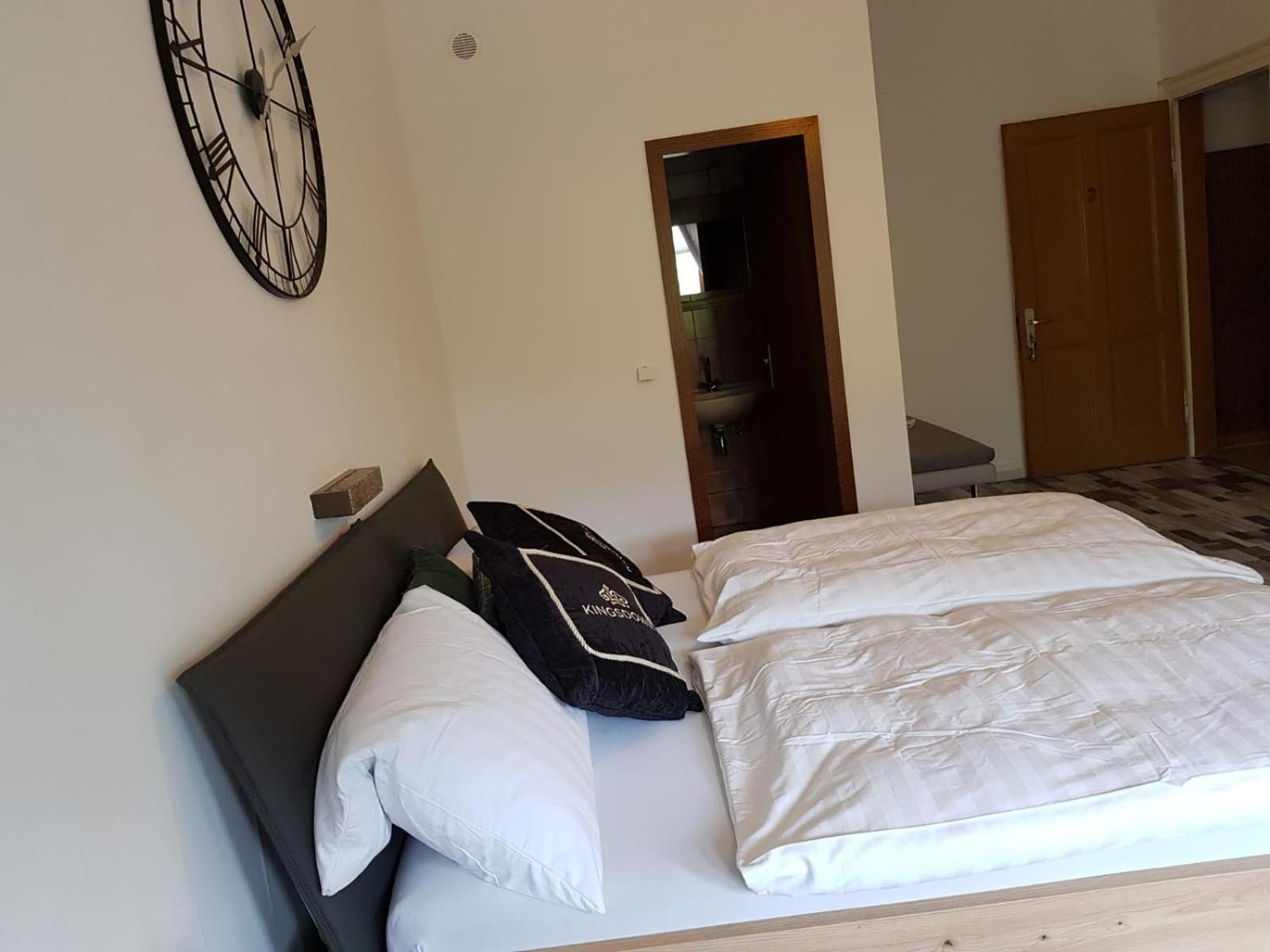 Double Room - Photo 7