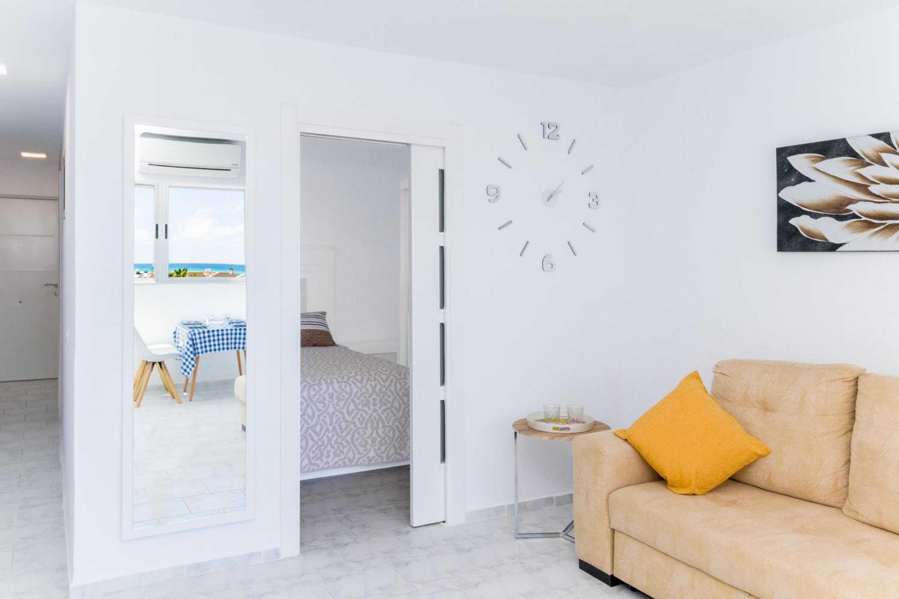Apartment with Sea View - Photo 9