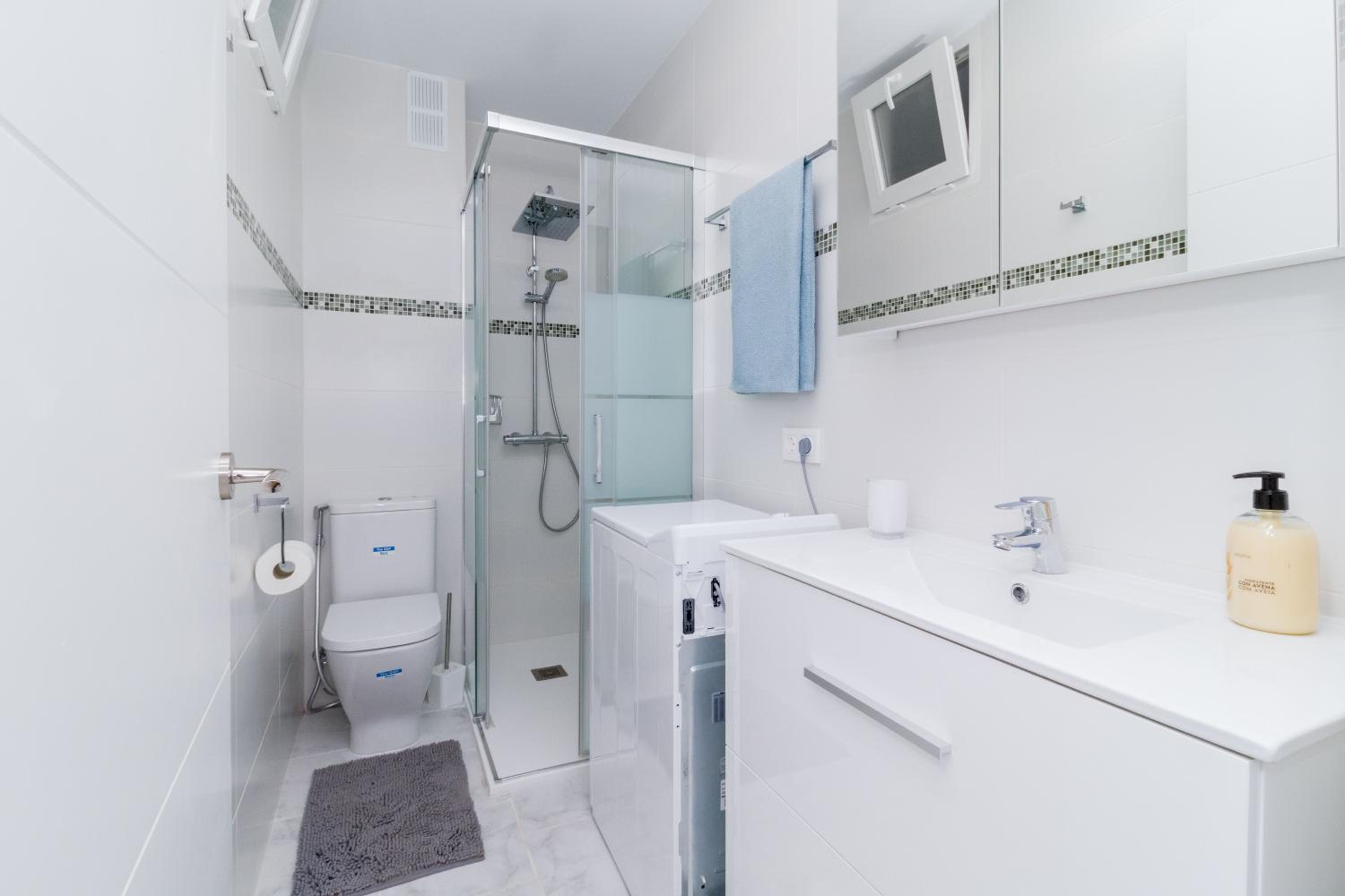 Apartment with Sea View - Photo 15