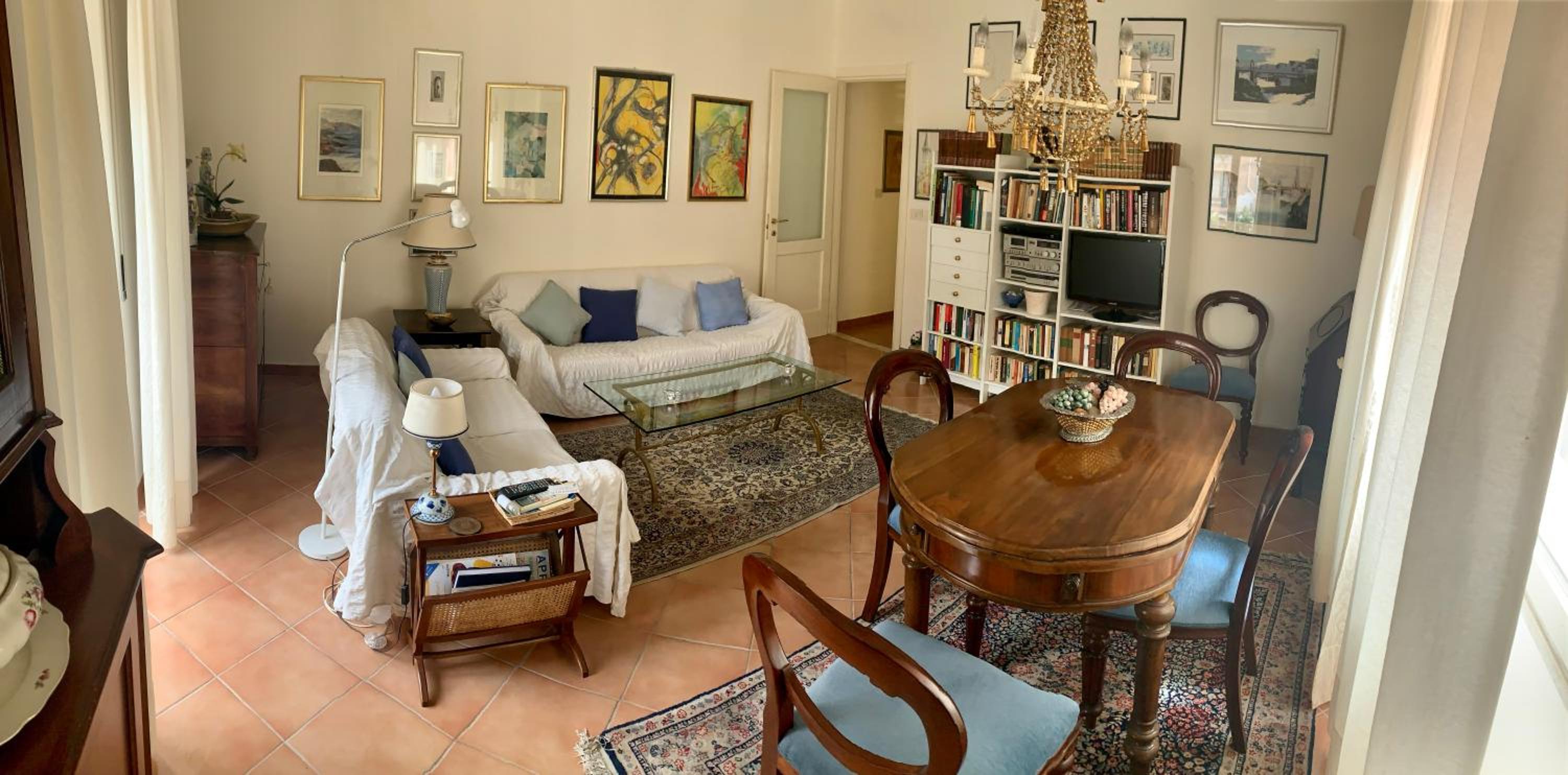 One-Bedroom Apartment - Photo 1