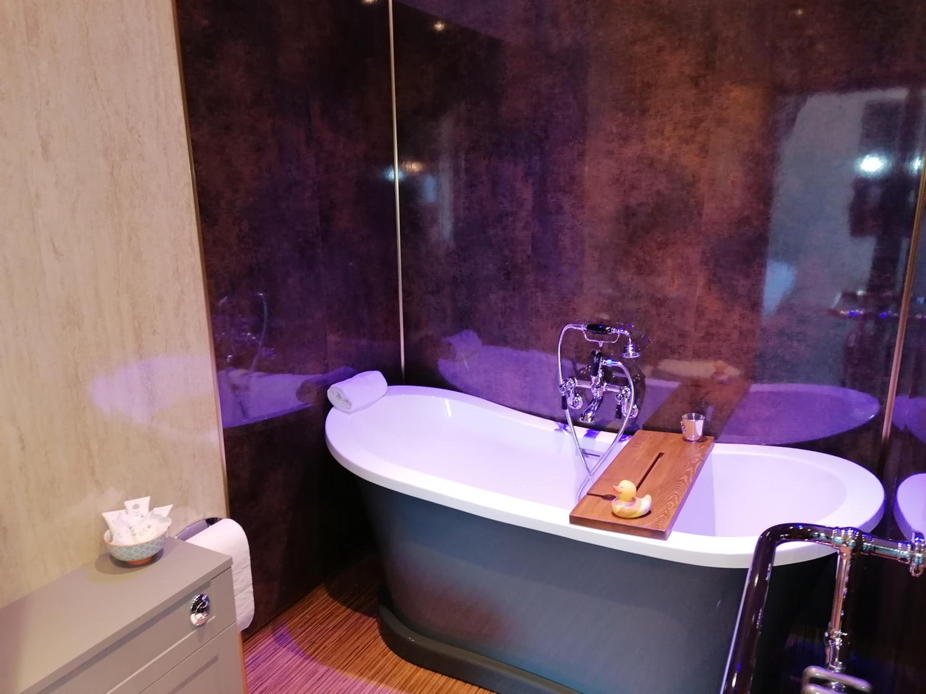 Suite with Balcony - Photo 19