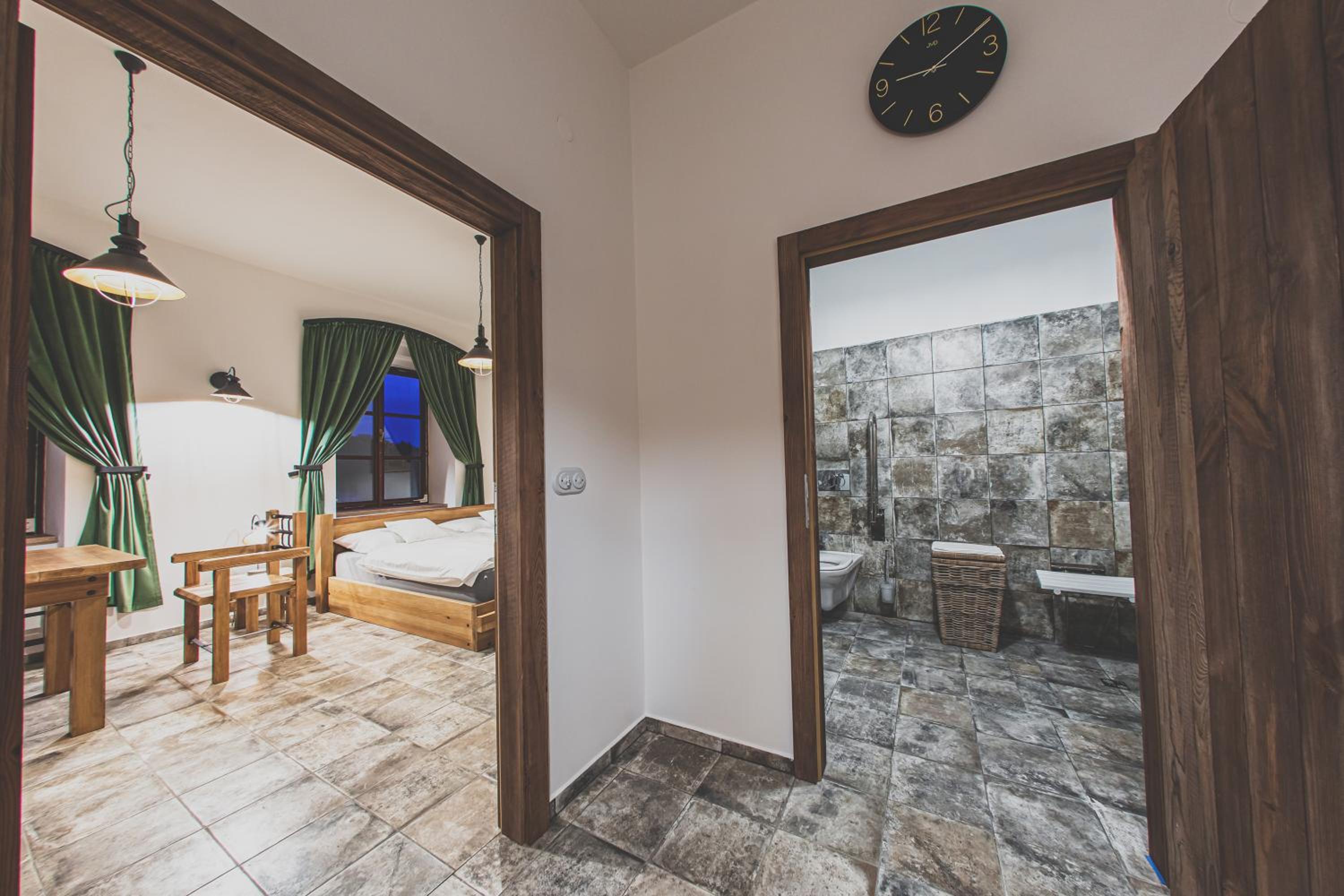 King Room with Roll-In Shower - Disability Access photo 1