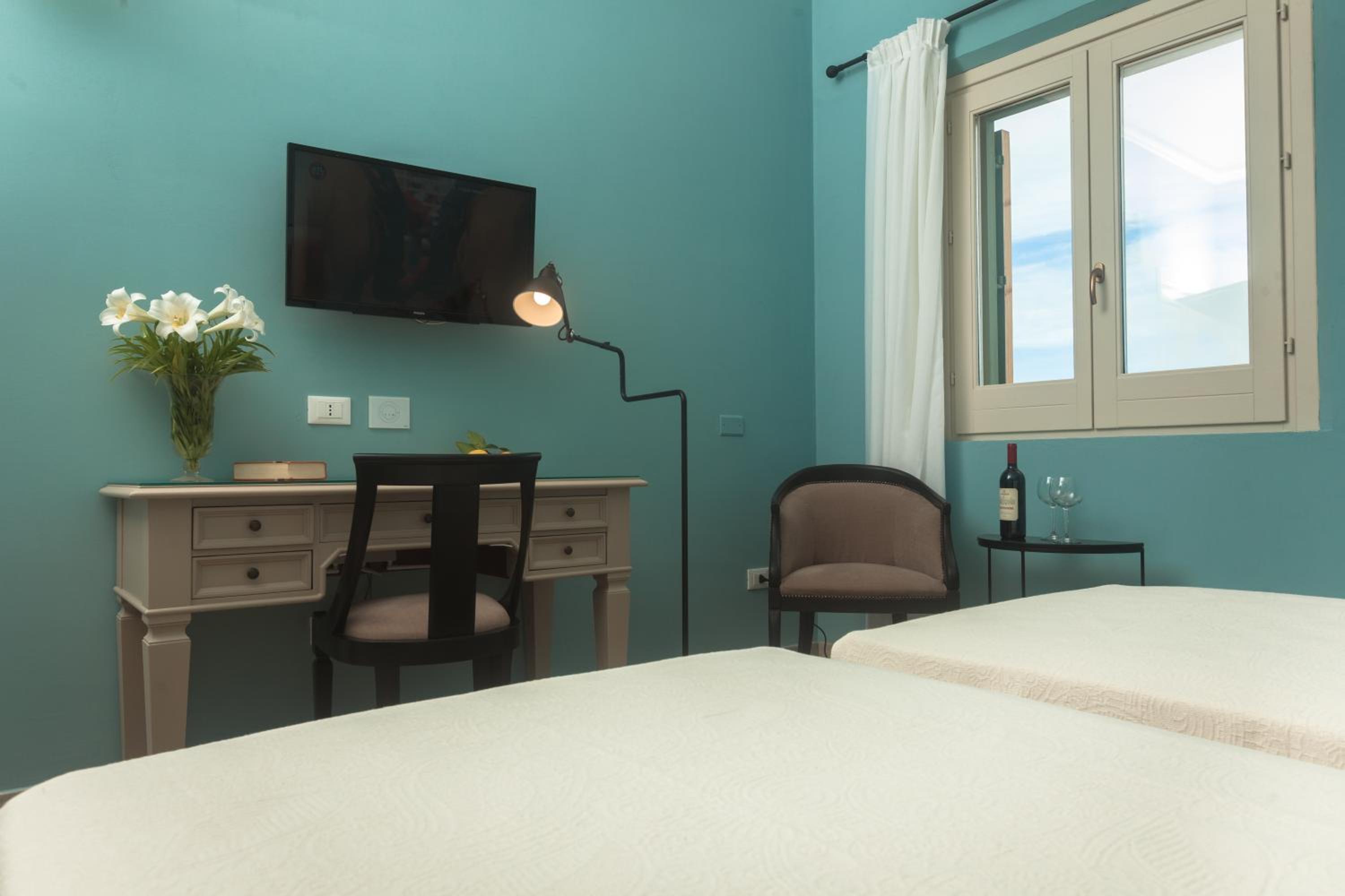Deluxe Double or Twin Room with Sea View photo 3