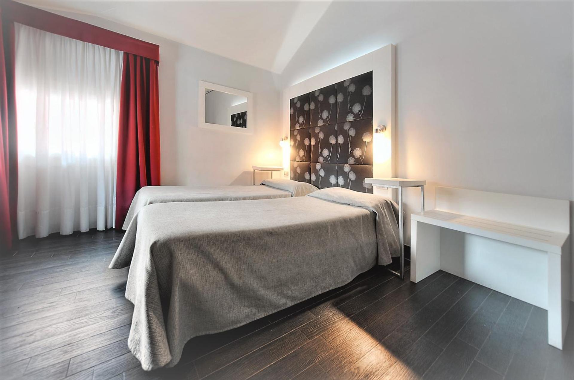 Double or Twin Room - Photo 2