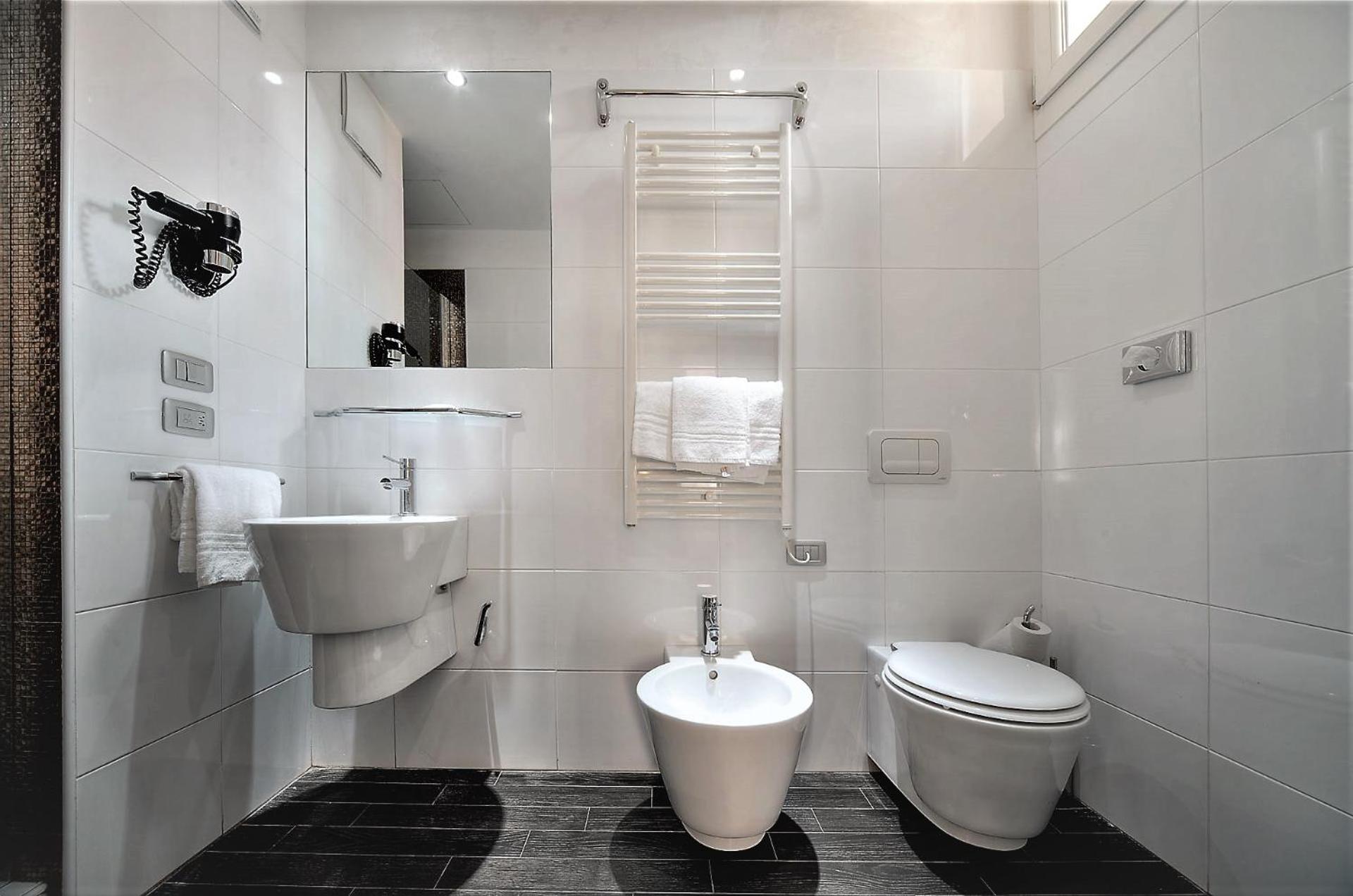 Small Double Room - Photo 3