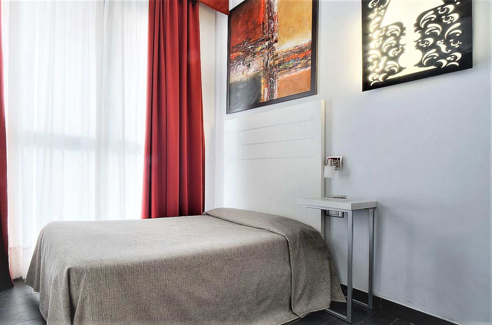 Single Room photo 3