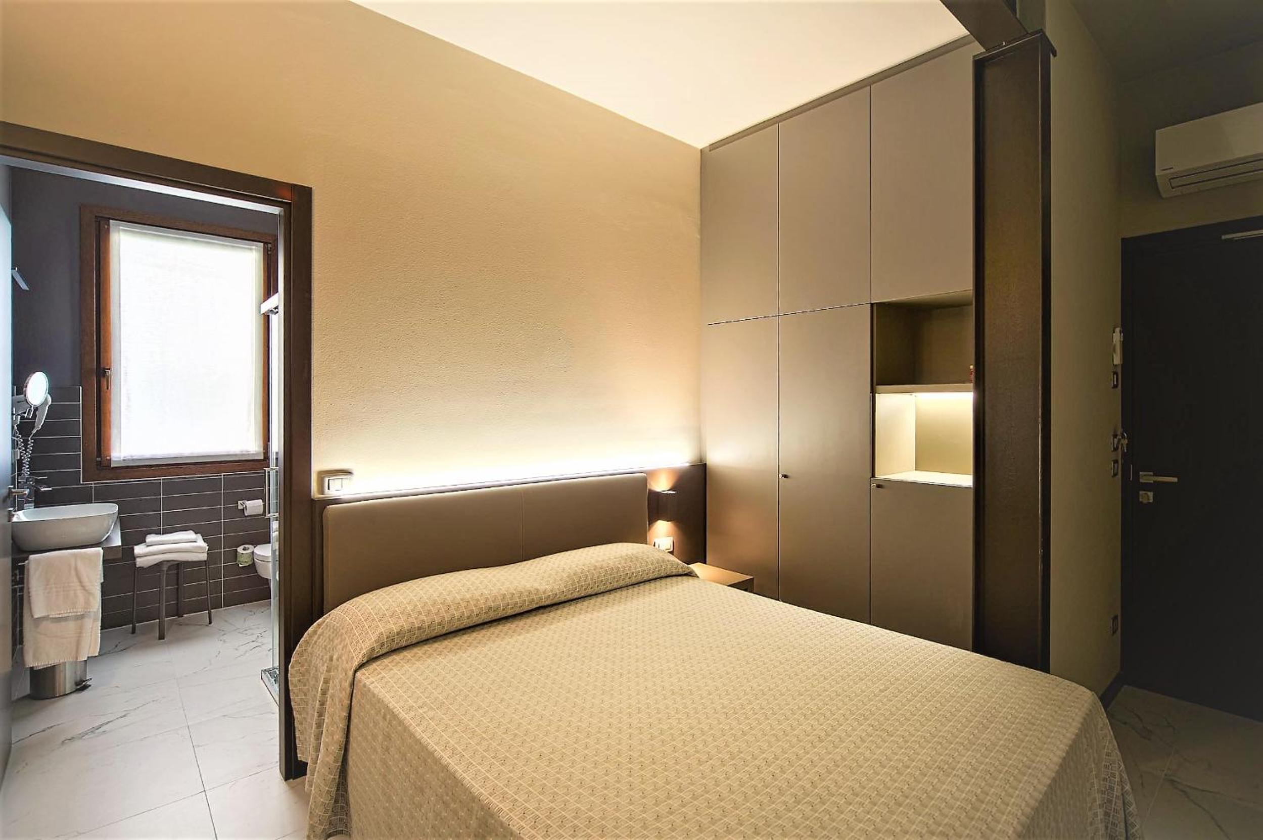 Small Double Room - Photo 1