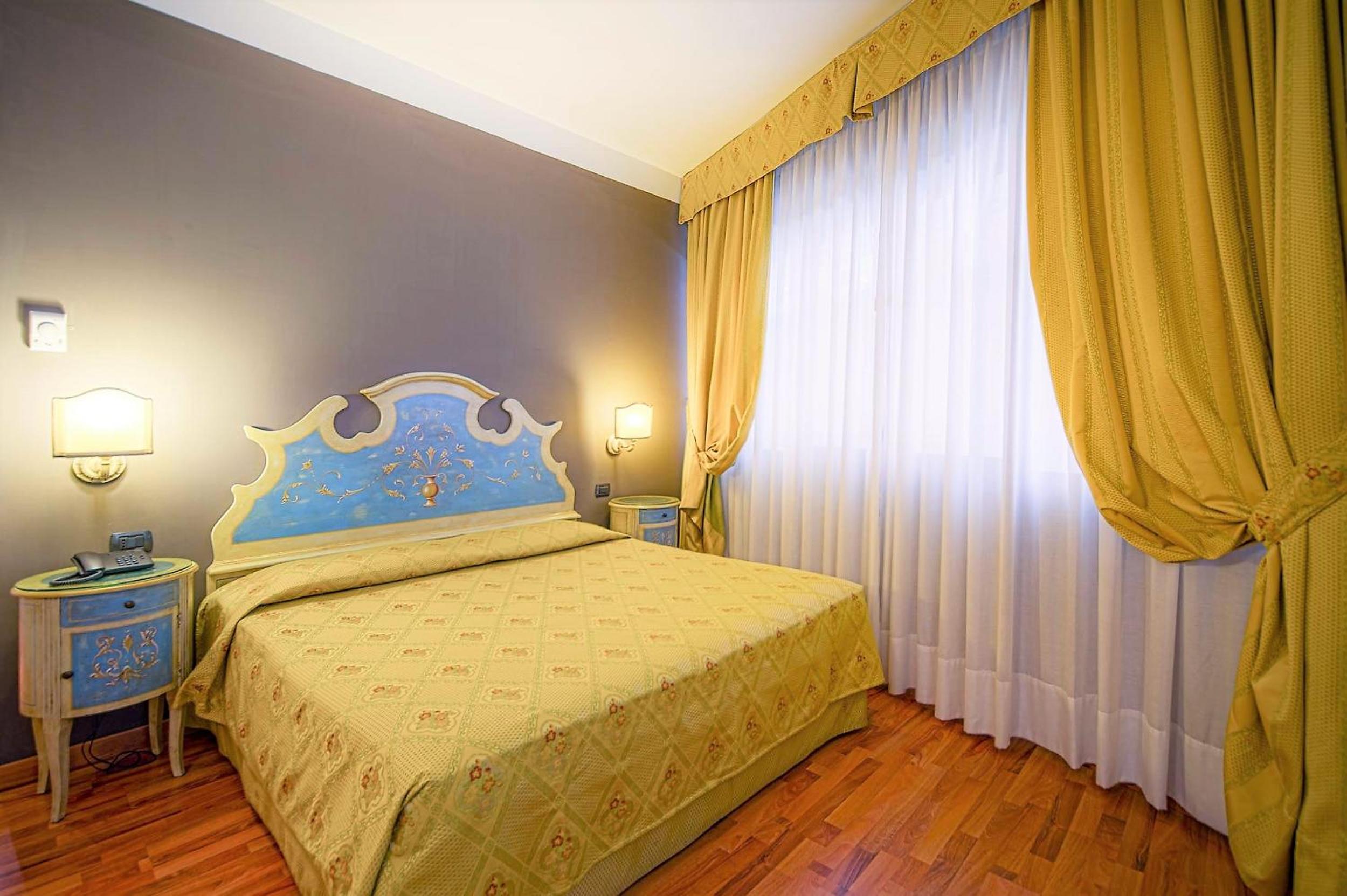 Double or Twin Room - Photo 5