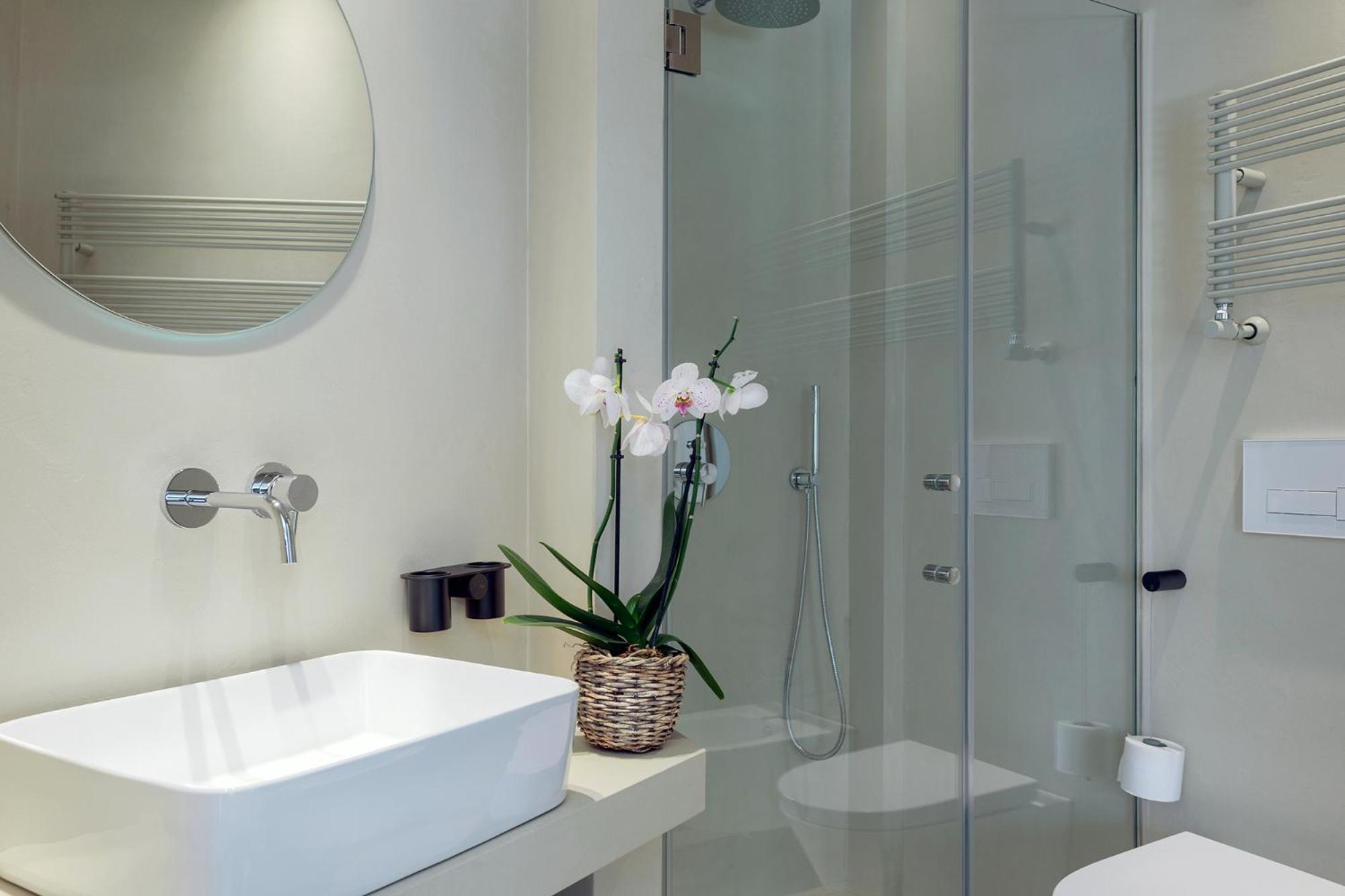 Deluxe Room with Spa Bath - Photo 5