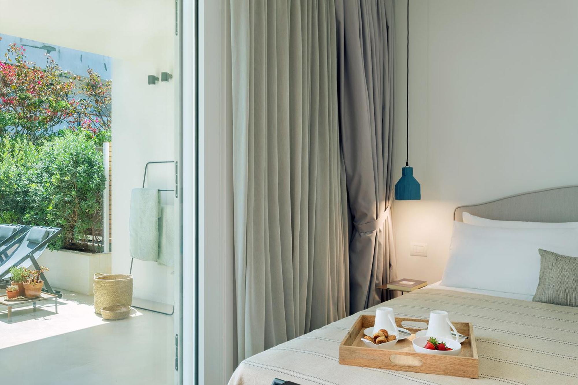 Deluxe Room with Spa Bath - Photo 27