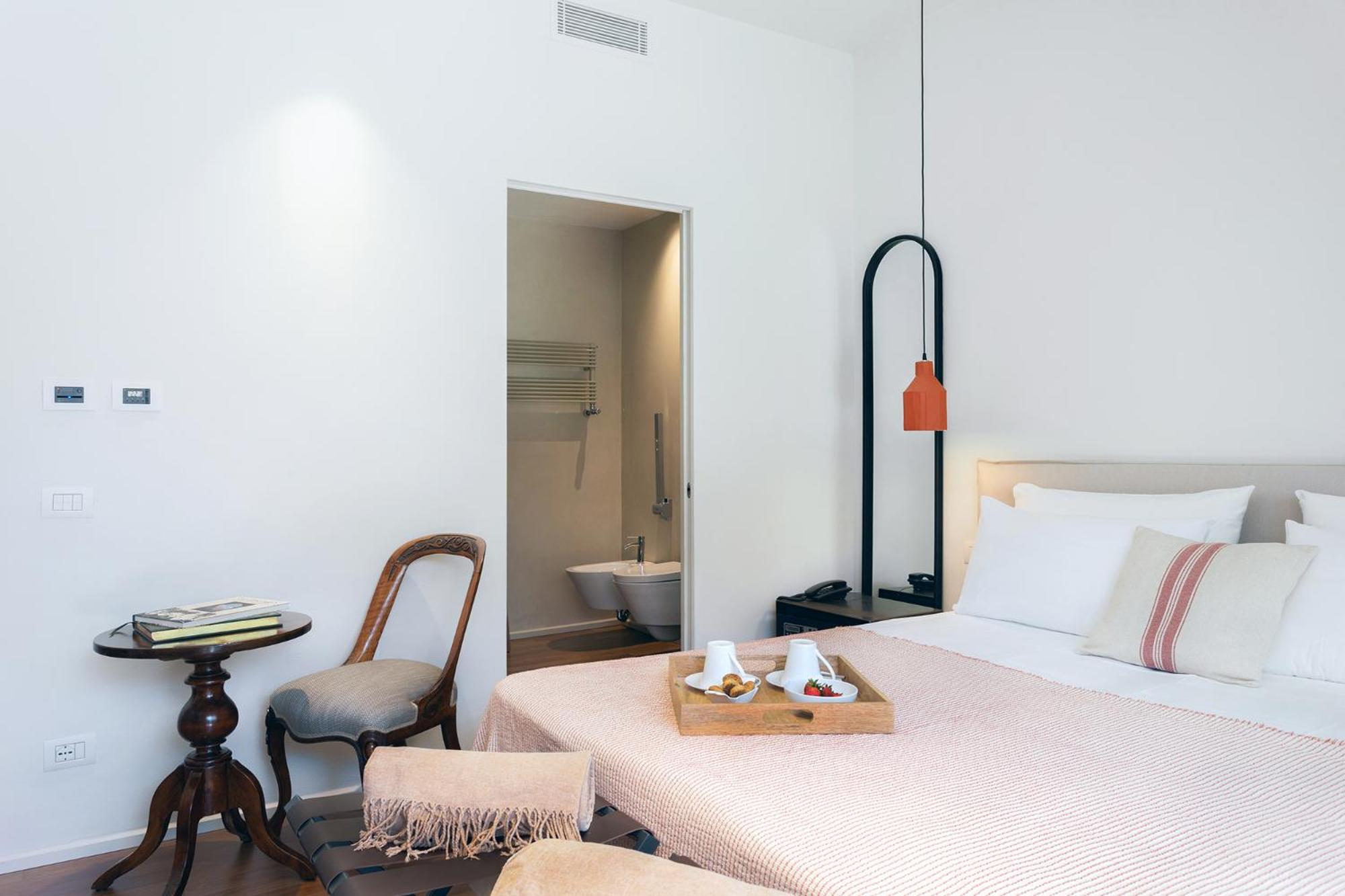 Deluxe Room with Spa Bath - Photo 26