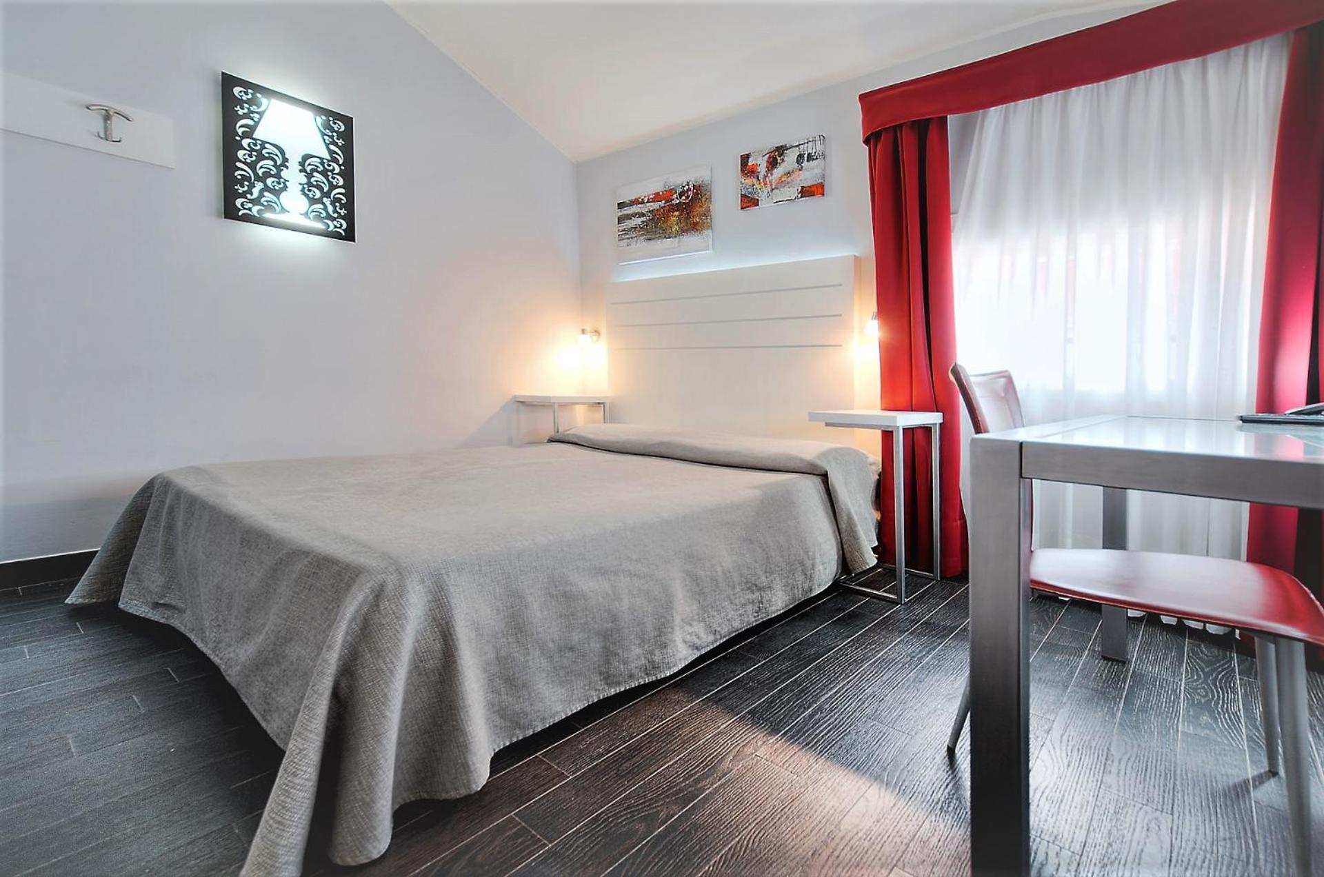 Small Double Room - Photo 2