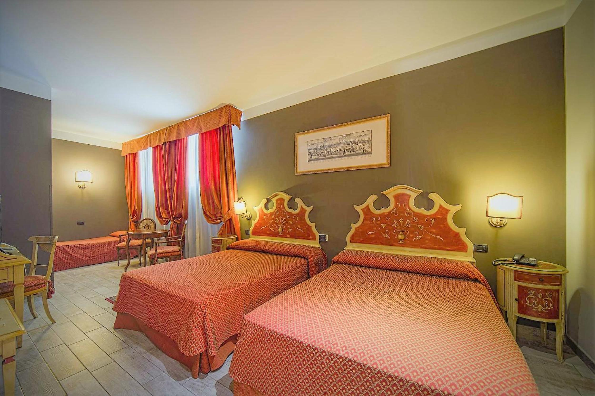 Quadruple Room - Photo 5